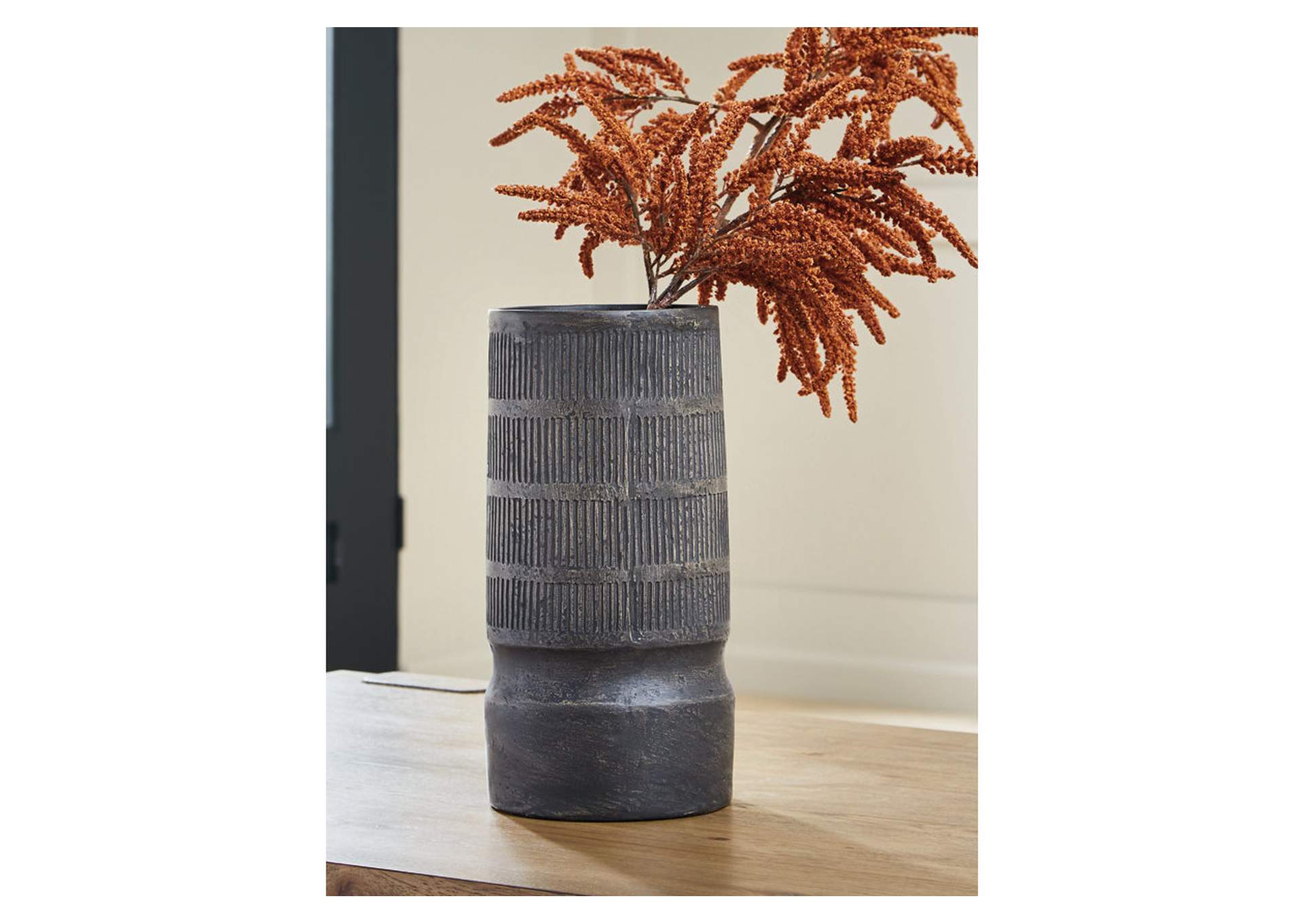 Beninworth Vase image 2