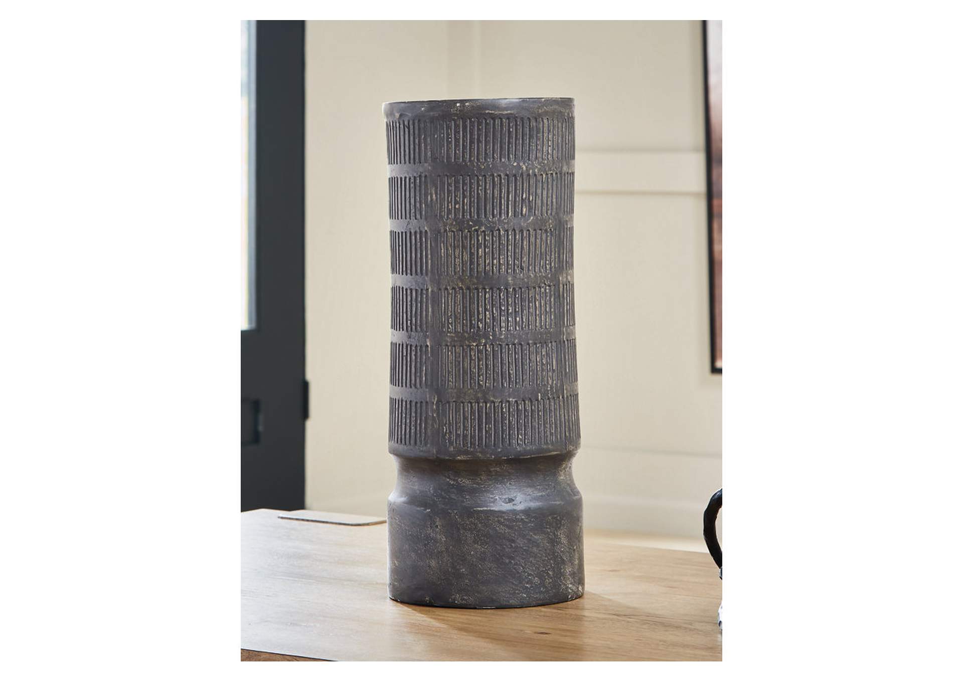 Beninworth Vase image 2