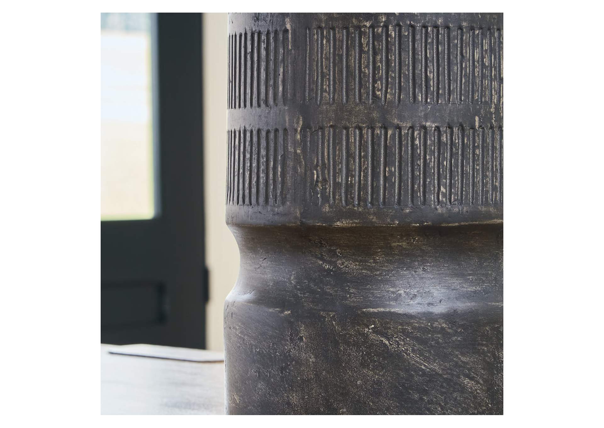 Beninworth Vase image 4