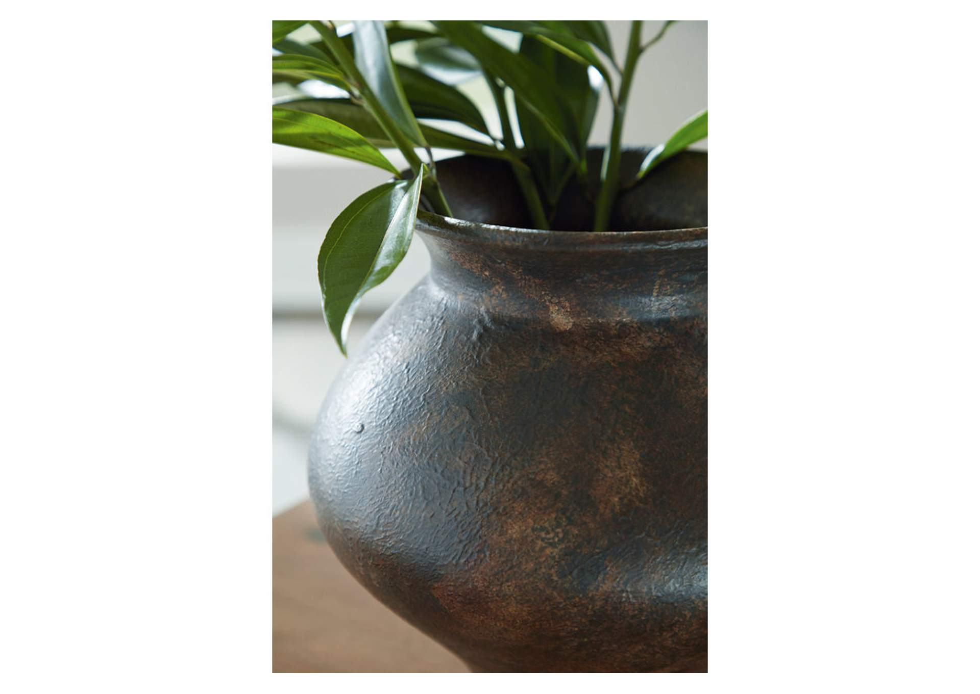 Laddlow Vase image 4