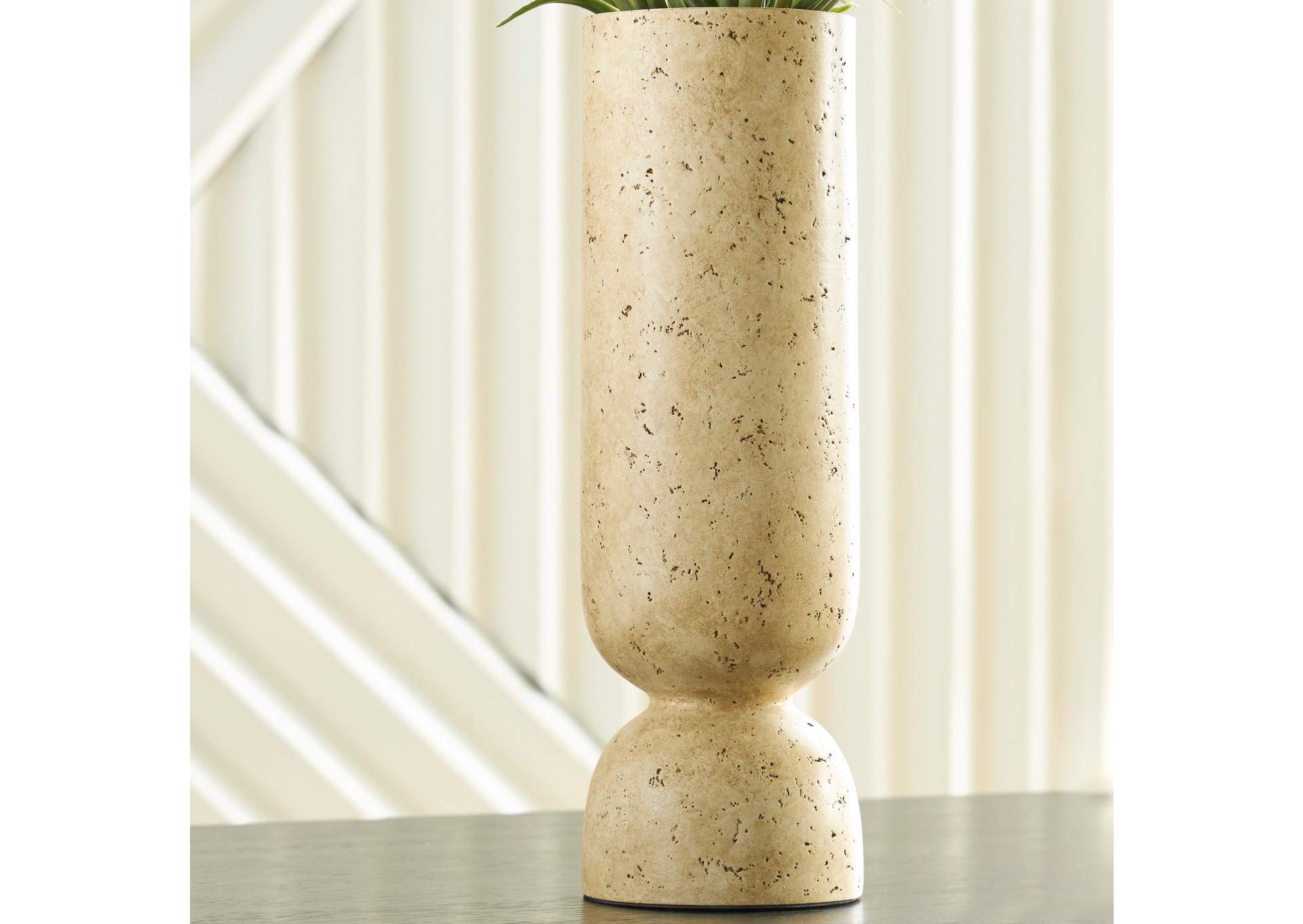 Bryons Vase image 3
