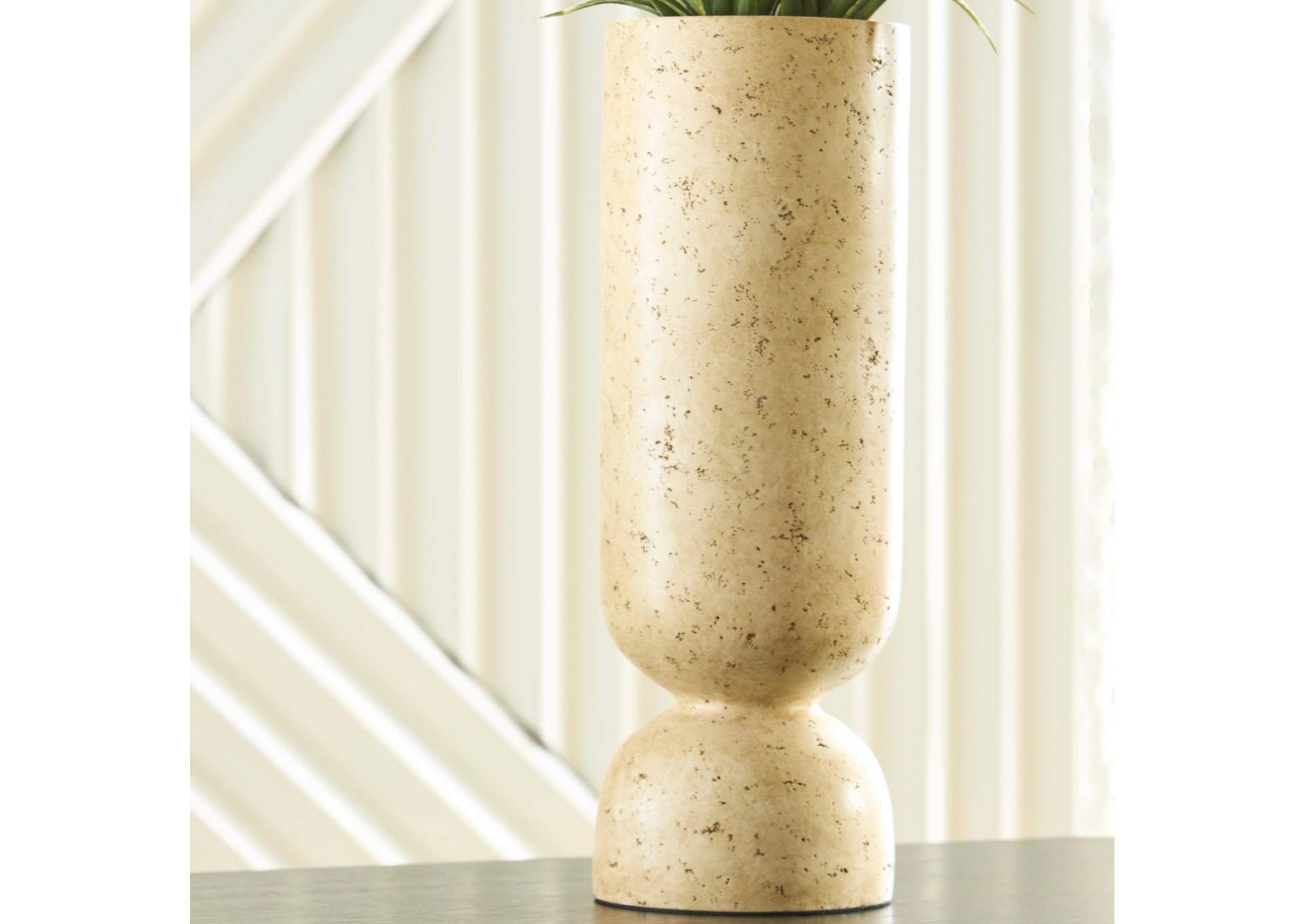 Bryons Vase image 3