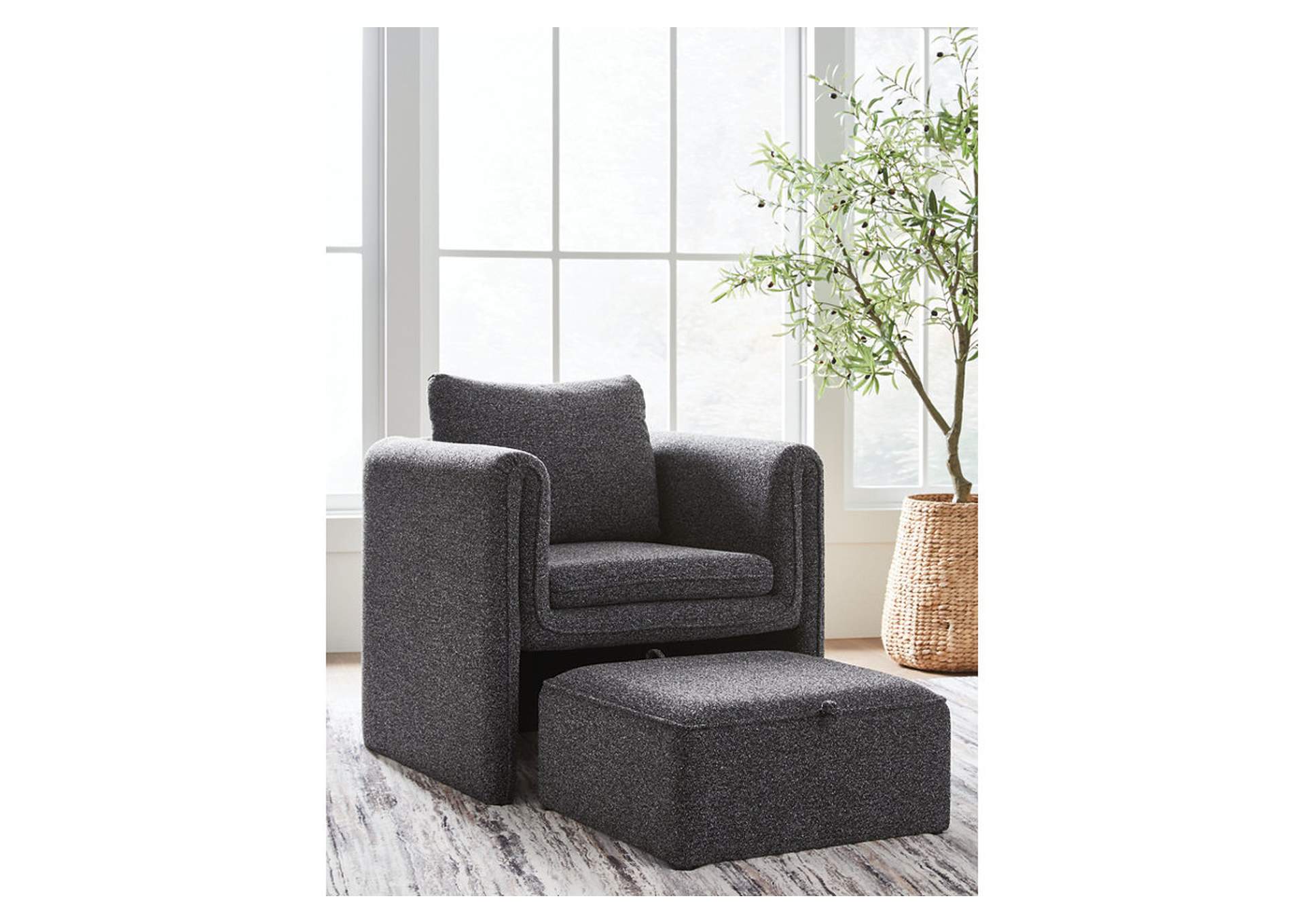 Vreni Accent Chair image 2