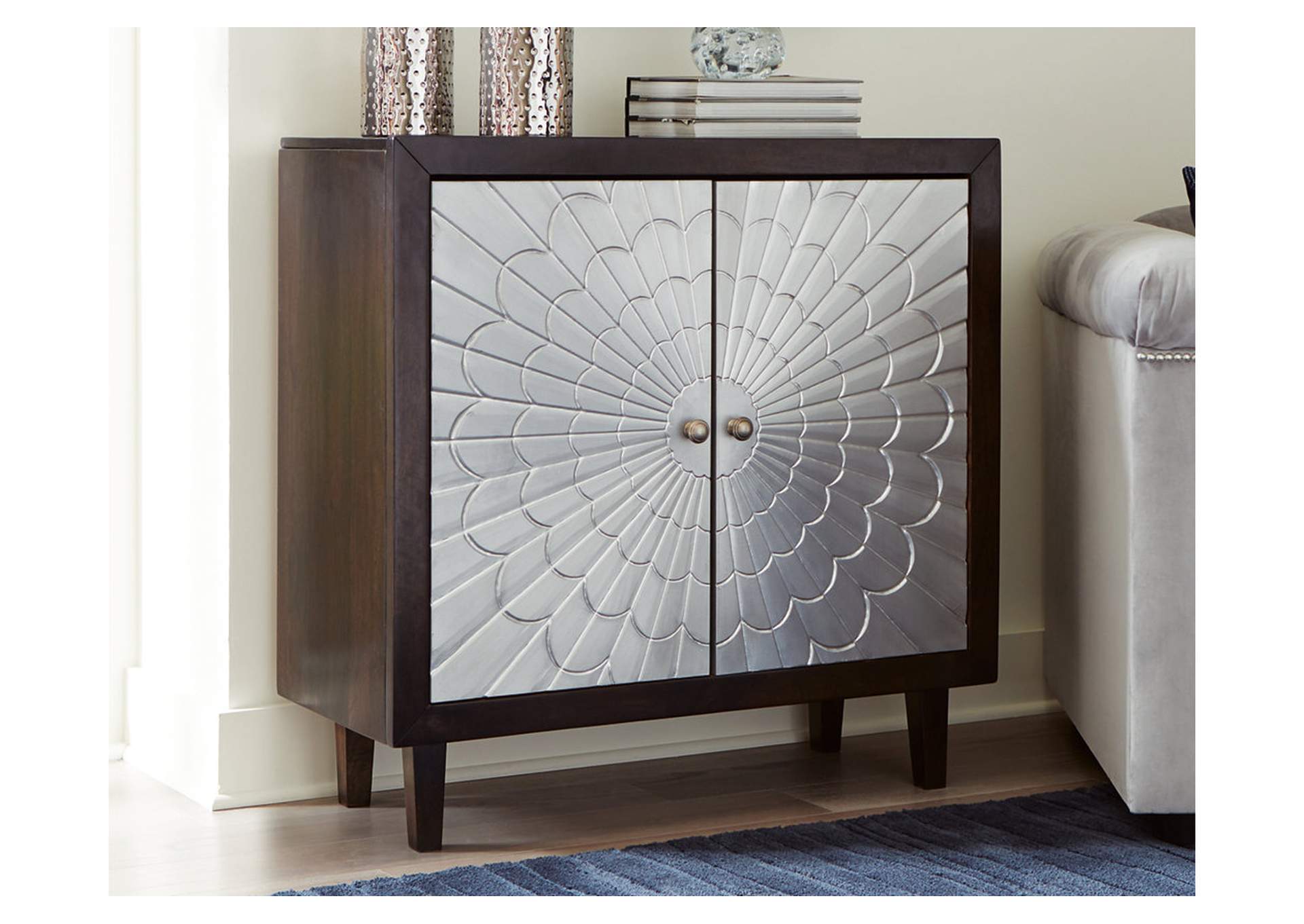 Ronlen Accent Cabinet image 2