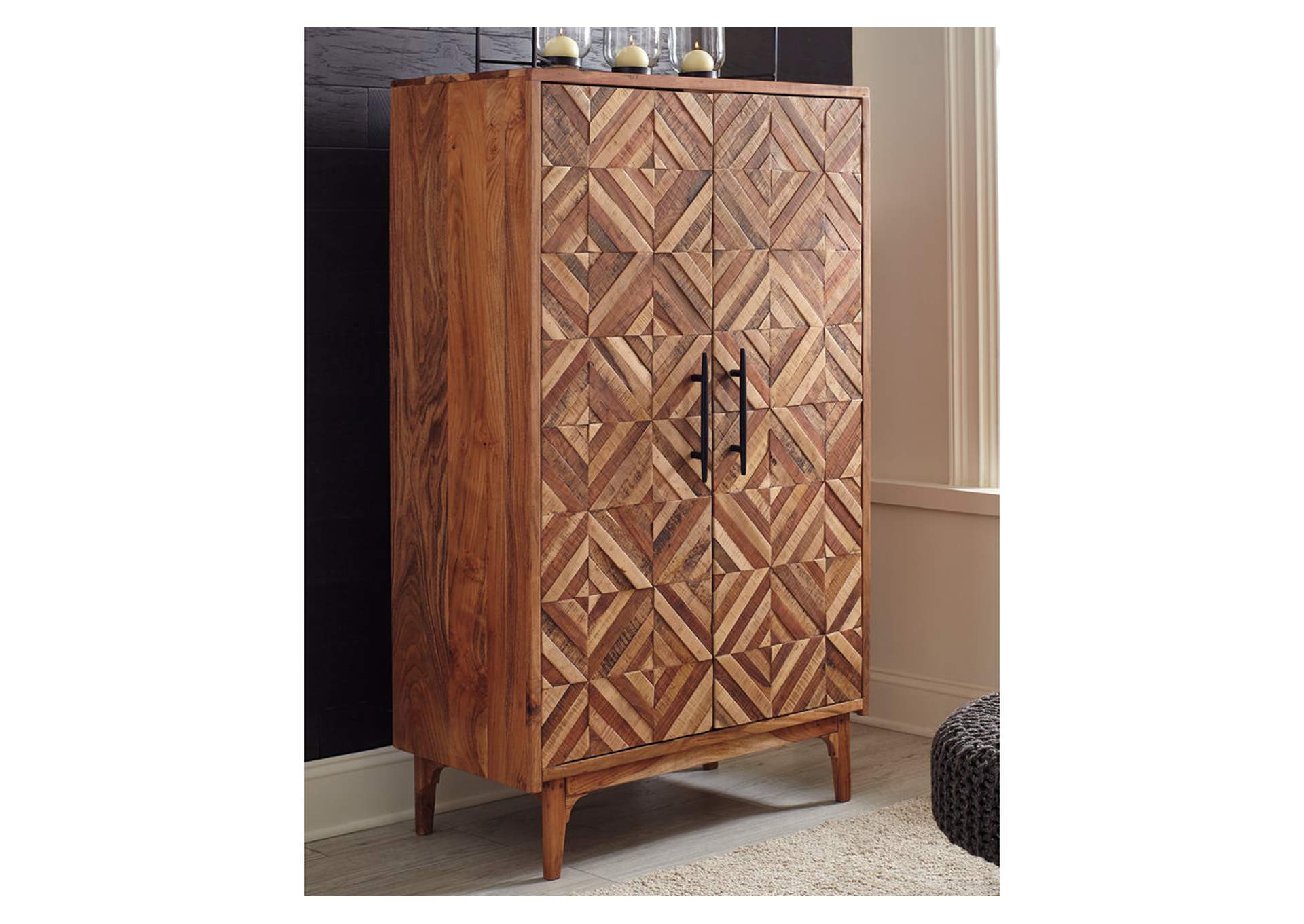Gabinwell Accent Cabinet image 2