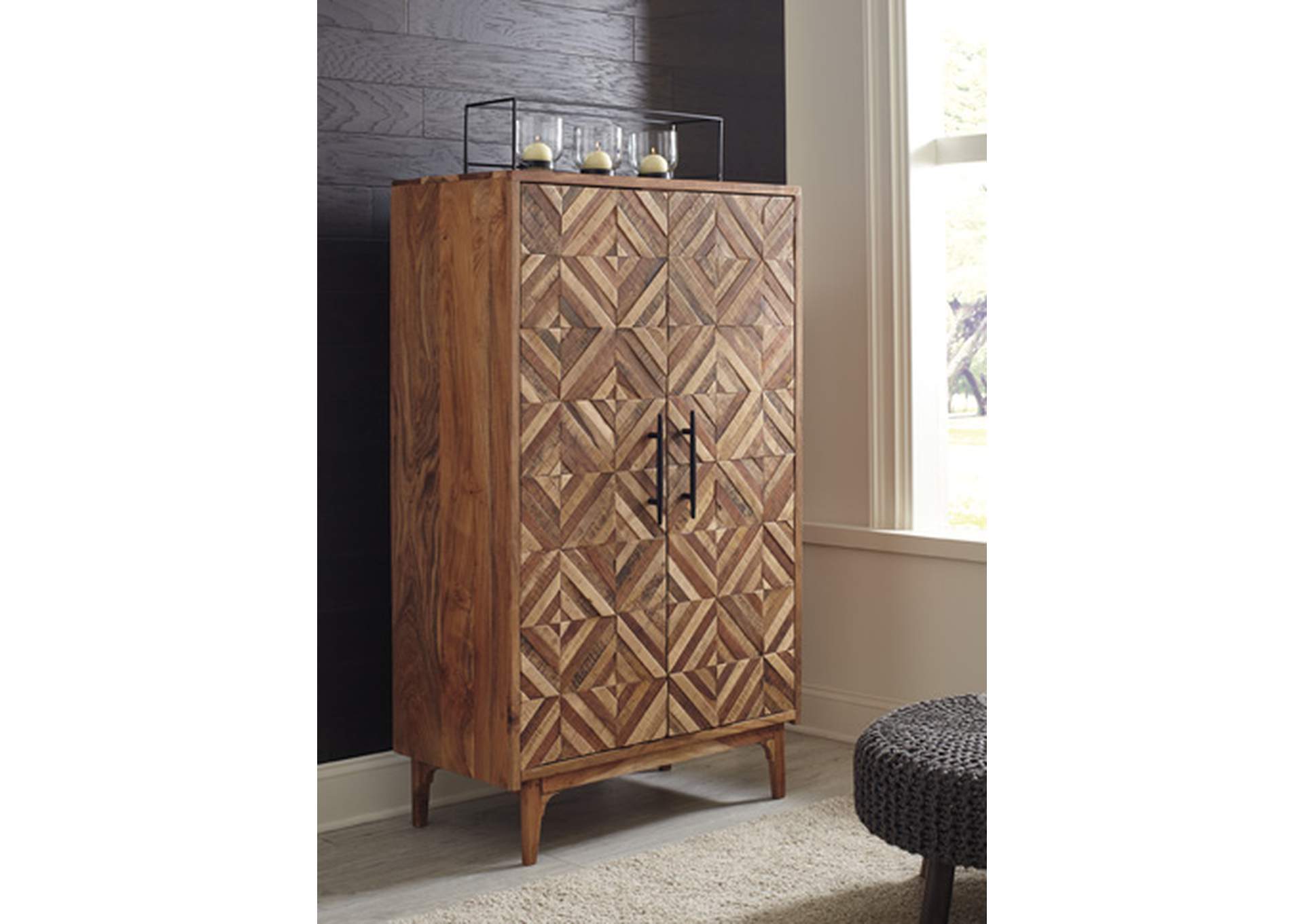 Gabinwell Accent Cabinet image 9