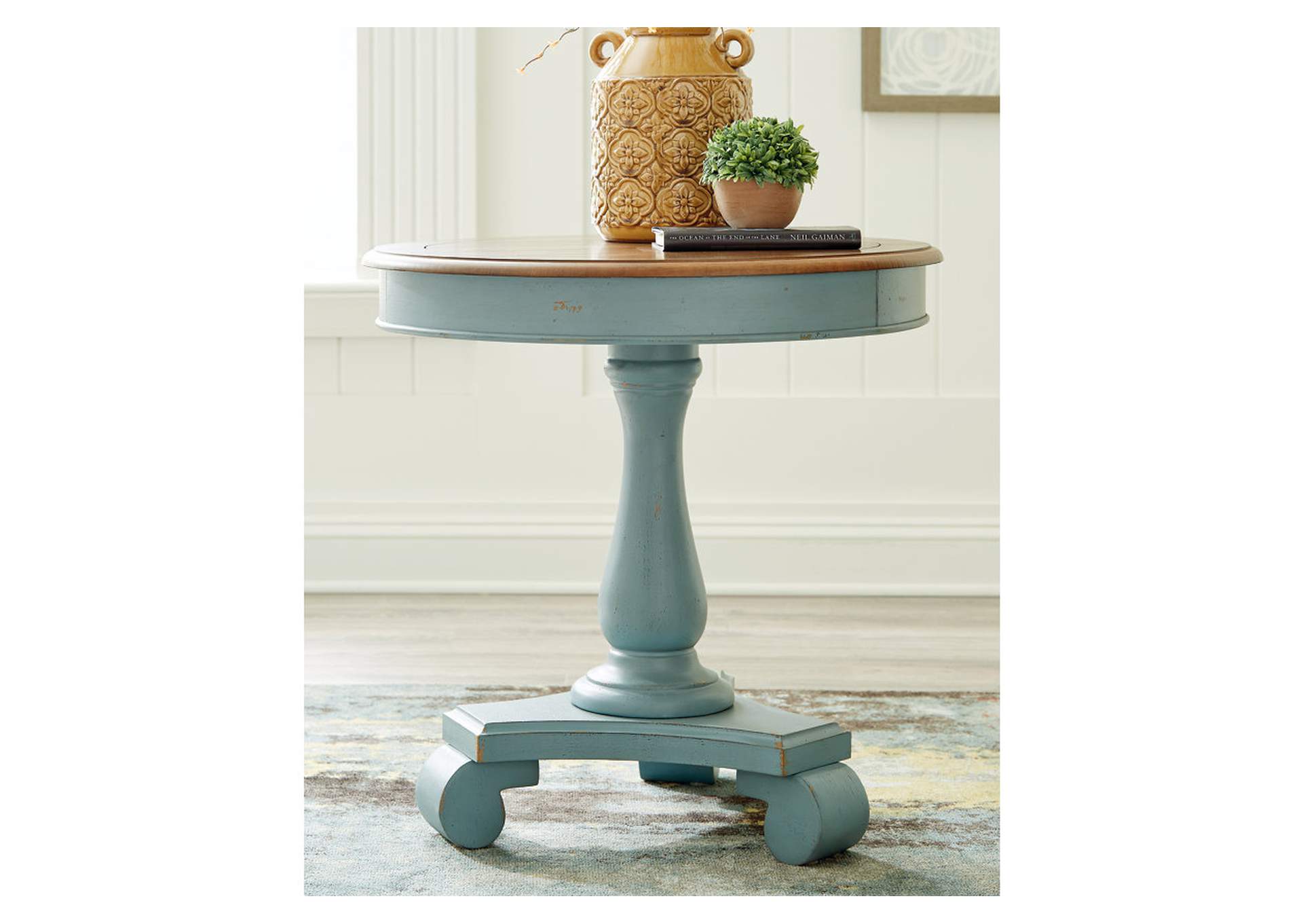 Mirimyn Accent Table image 2