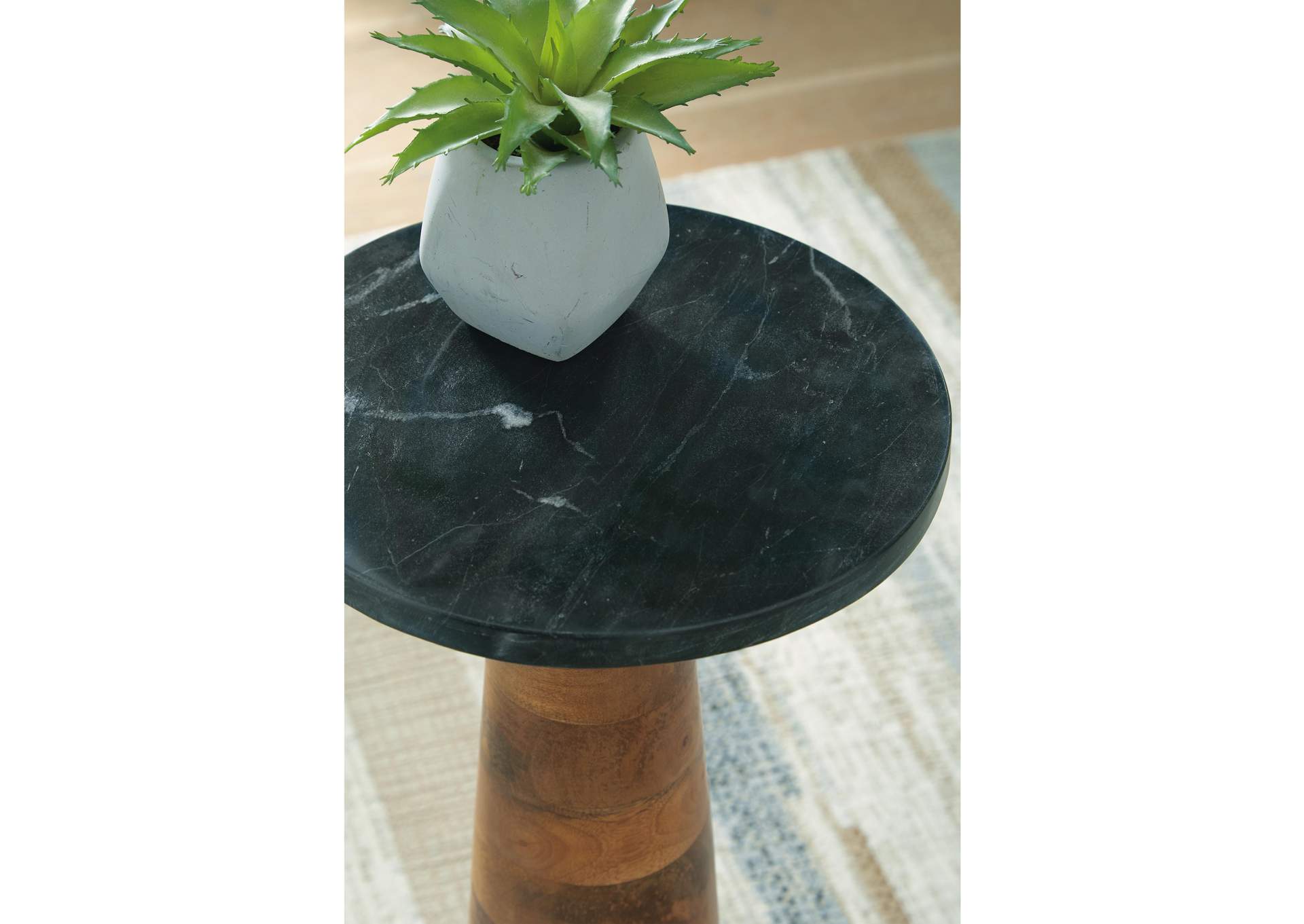Quinndon Accent Table image 6