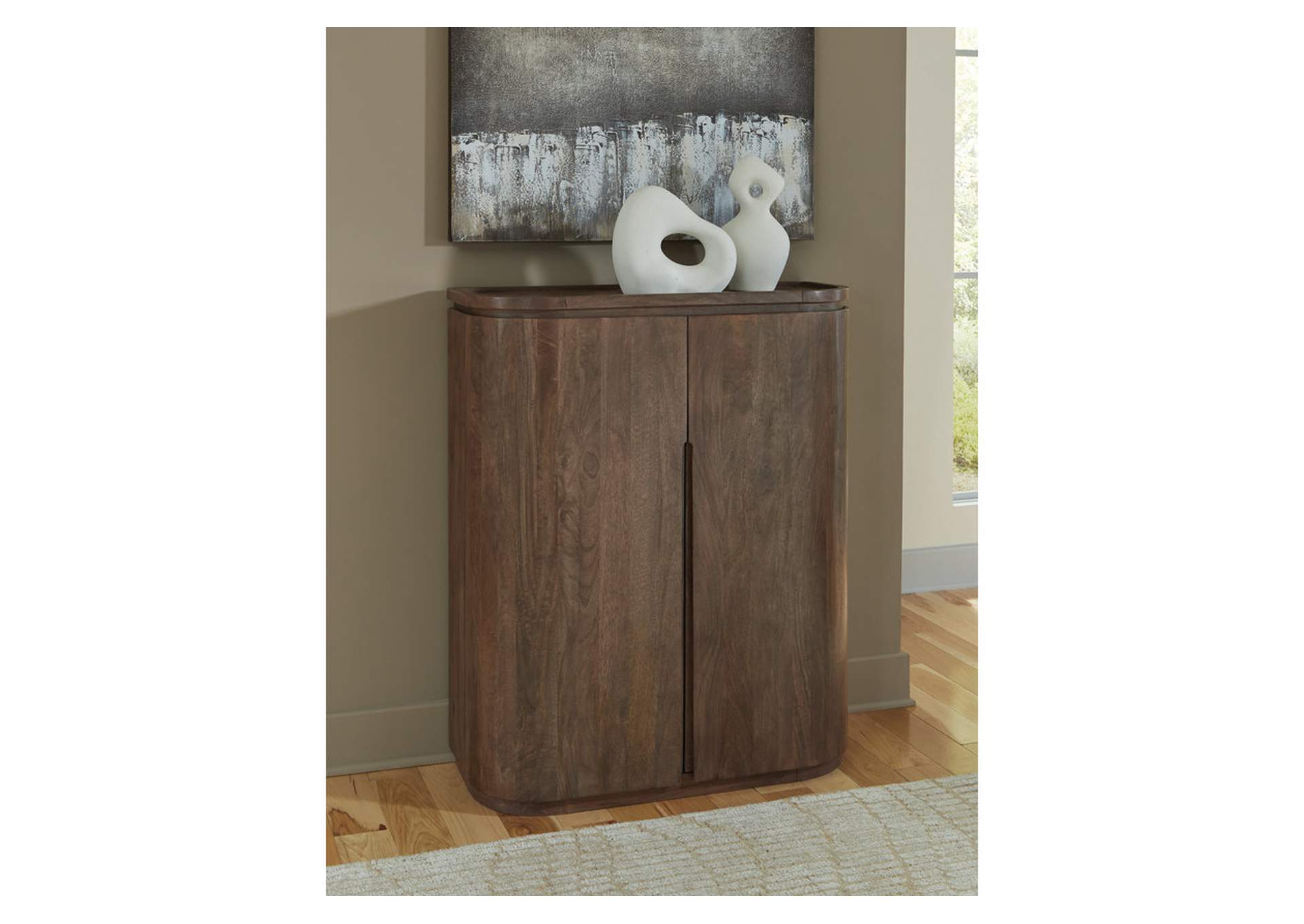 Landermont Bar Cabinet image 2