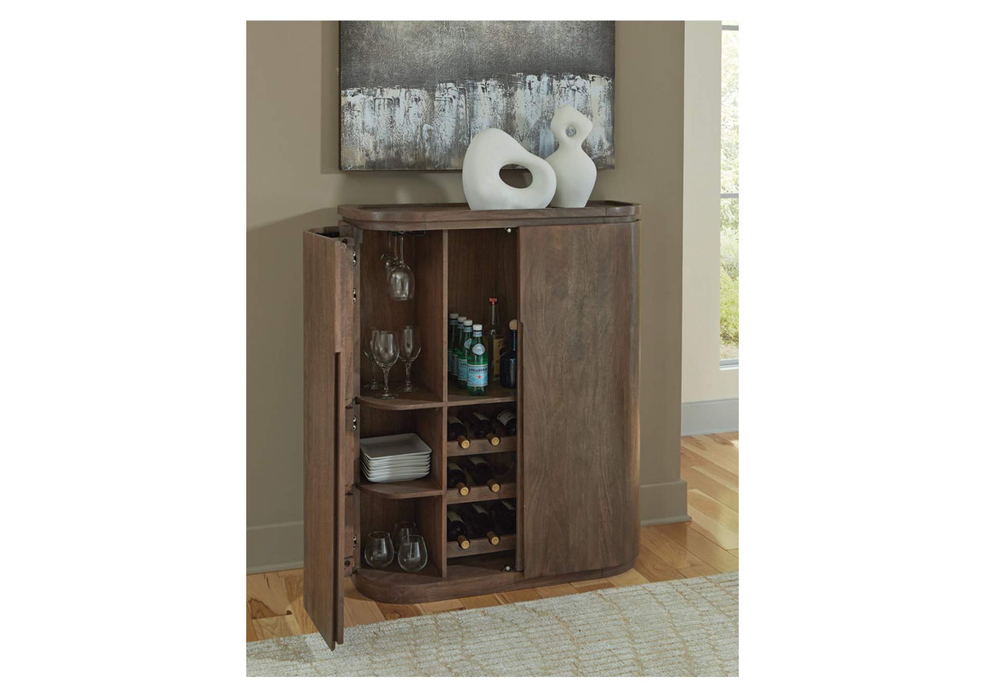 Landermont Bar Cabinet image 5