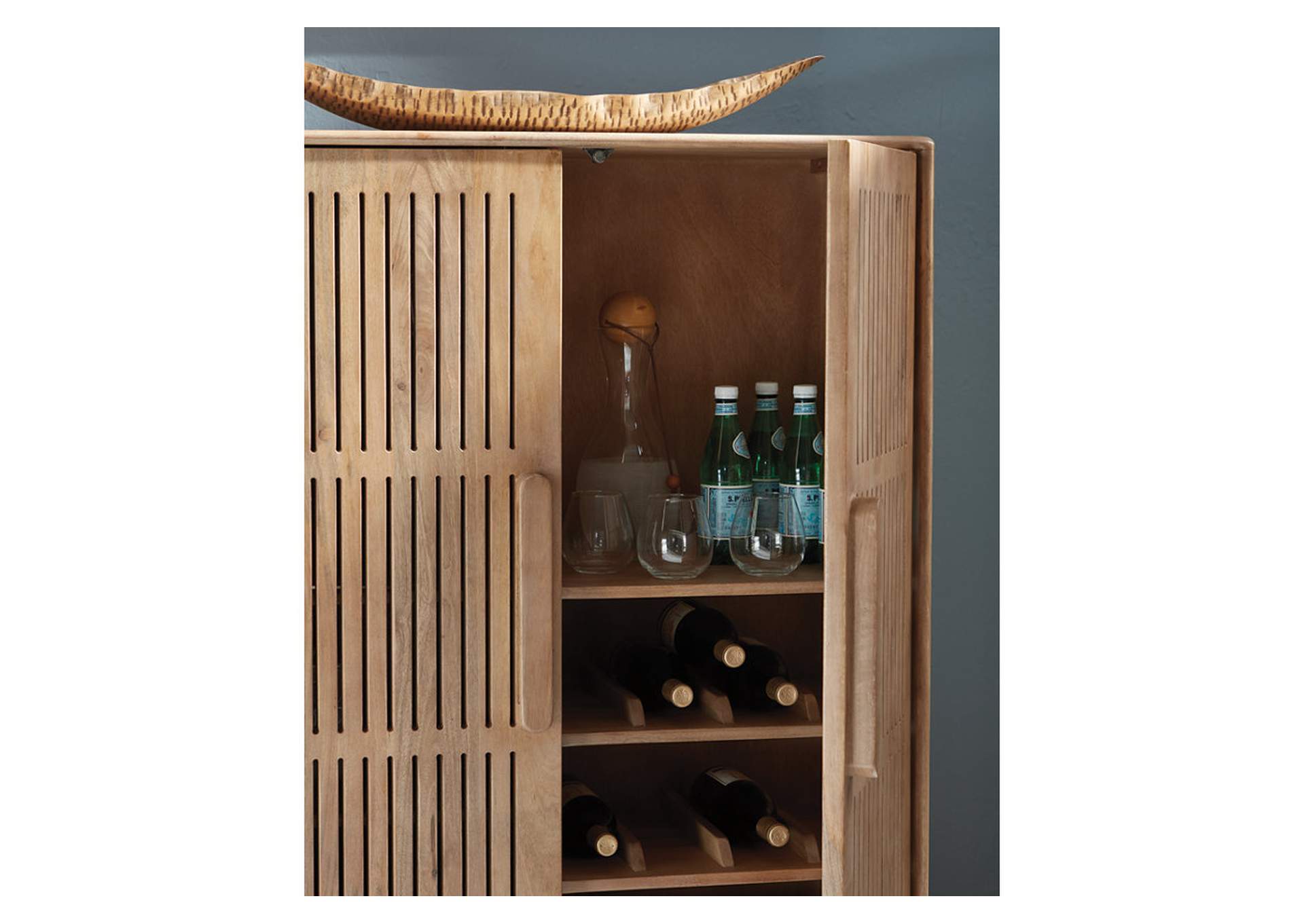 Pellamour Bar Cabinet image 6