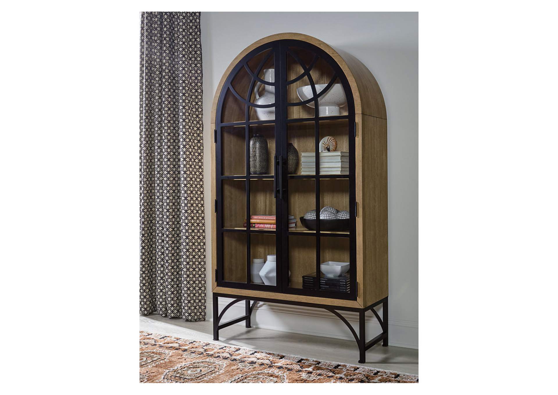 Gwenwich Accent Cabinet image 3