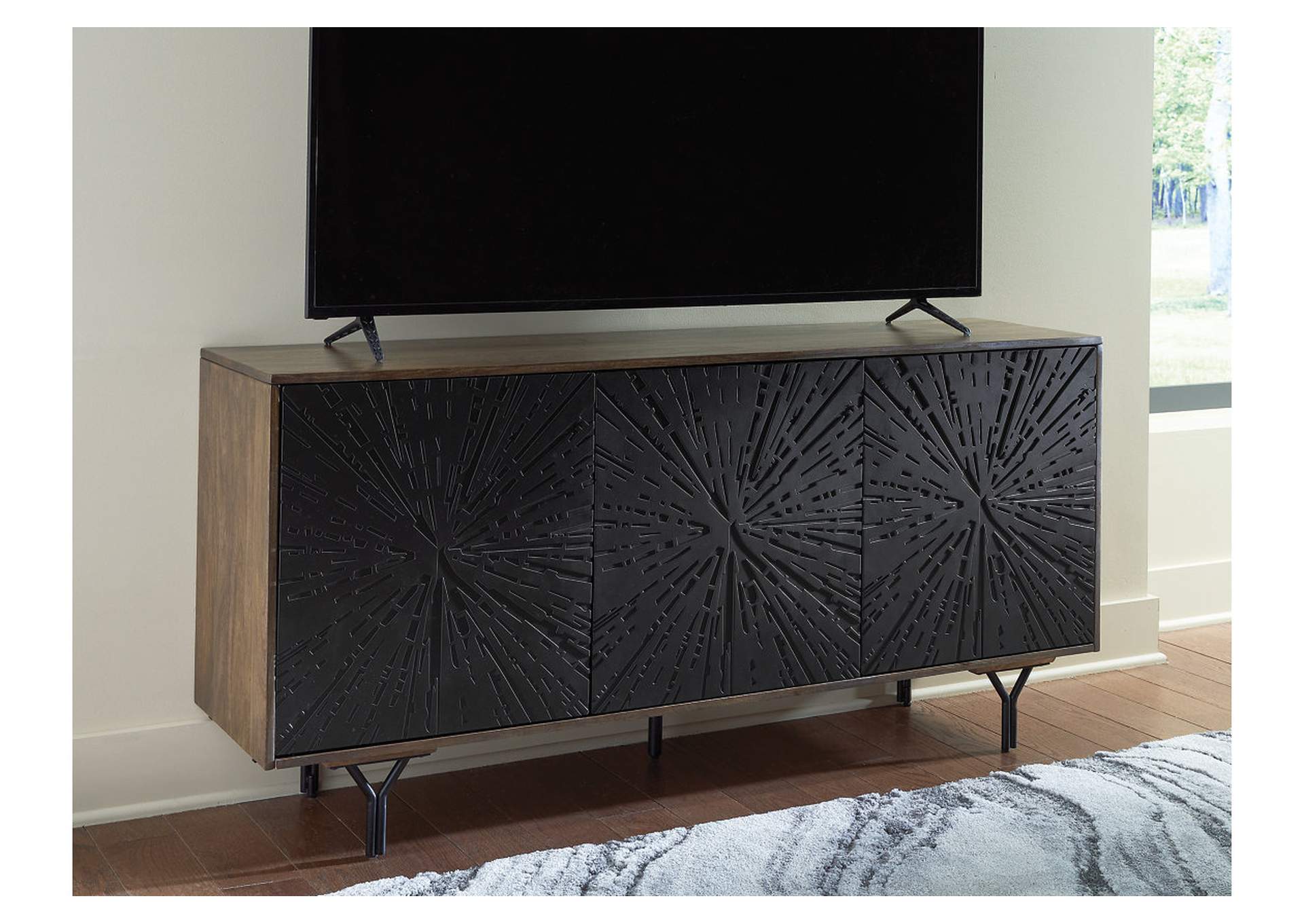 Lavinmont Accent Cabinet image 6