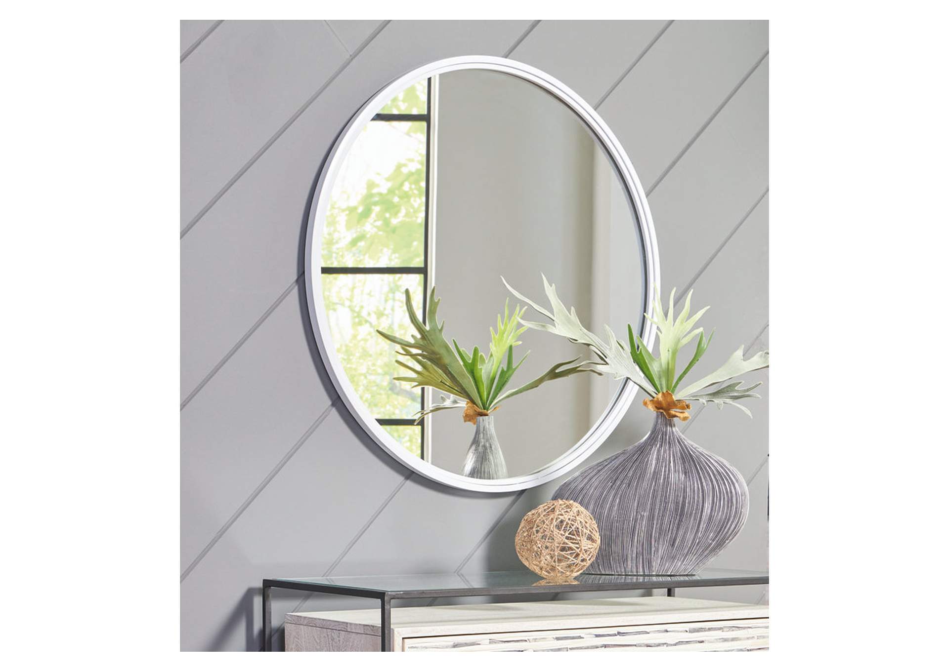 Brocky Accent Mirror image 2