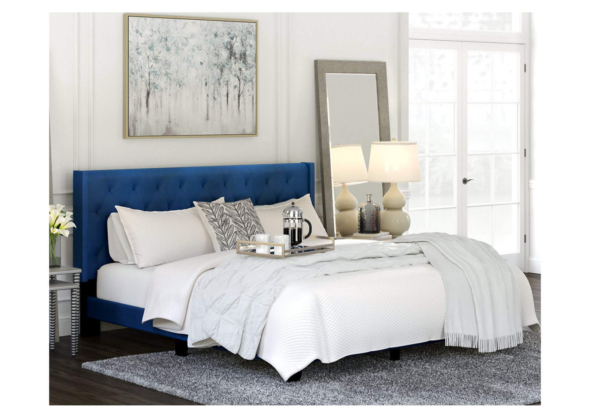 Vintasso King Upholstered Bed