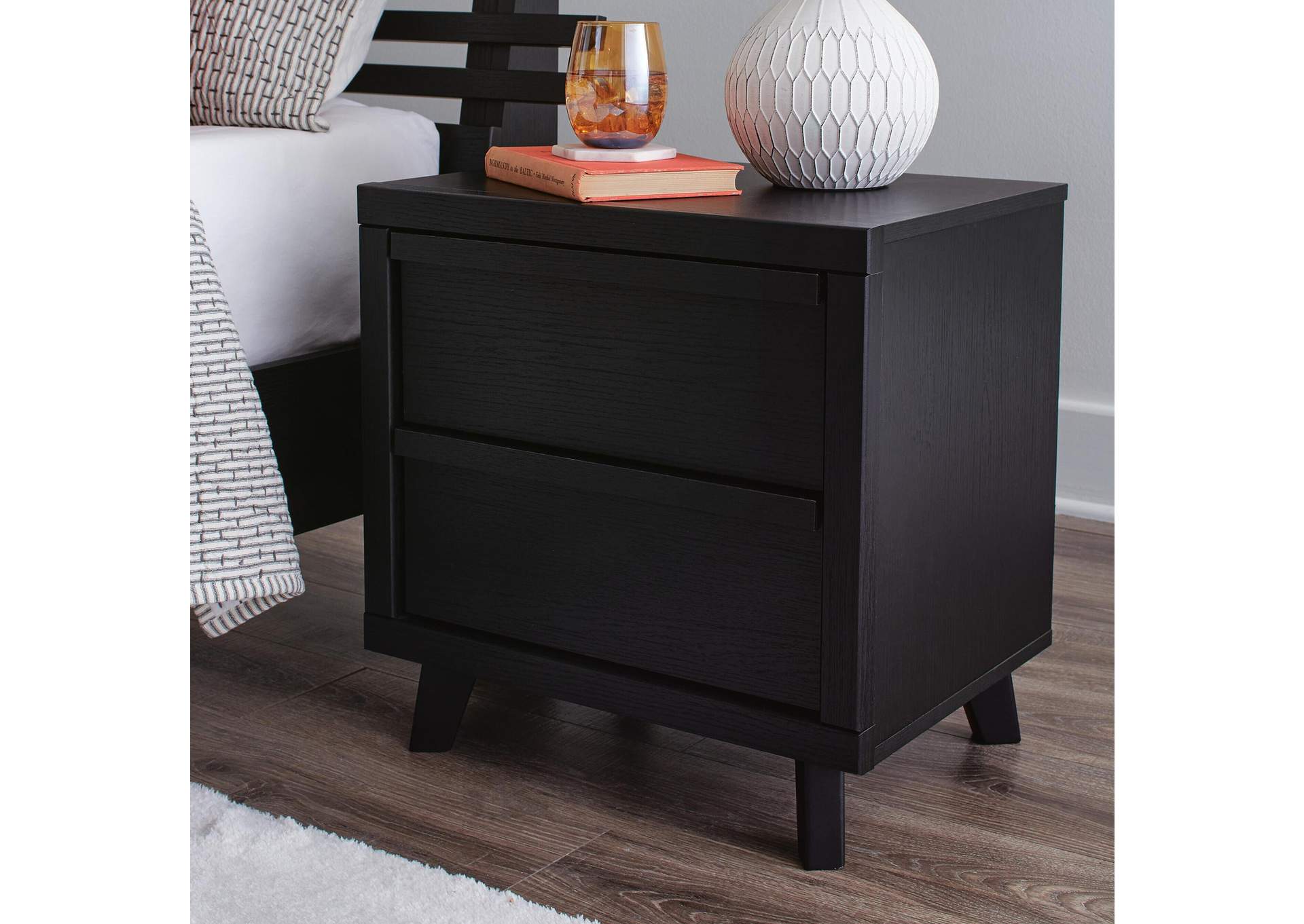 Danziar Nightstand image 3
