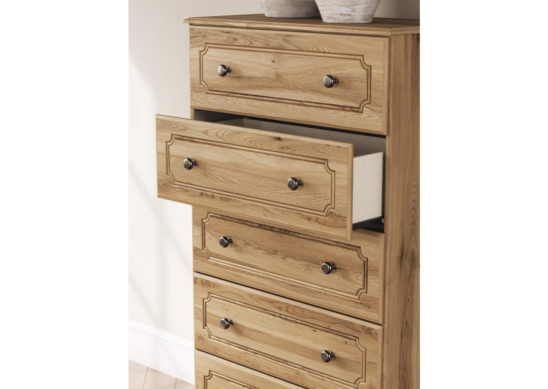 Galletyn Chest of Drawers image 11