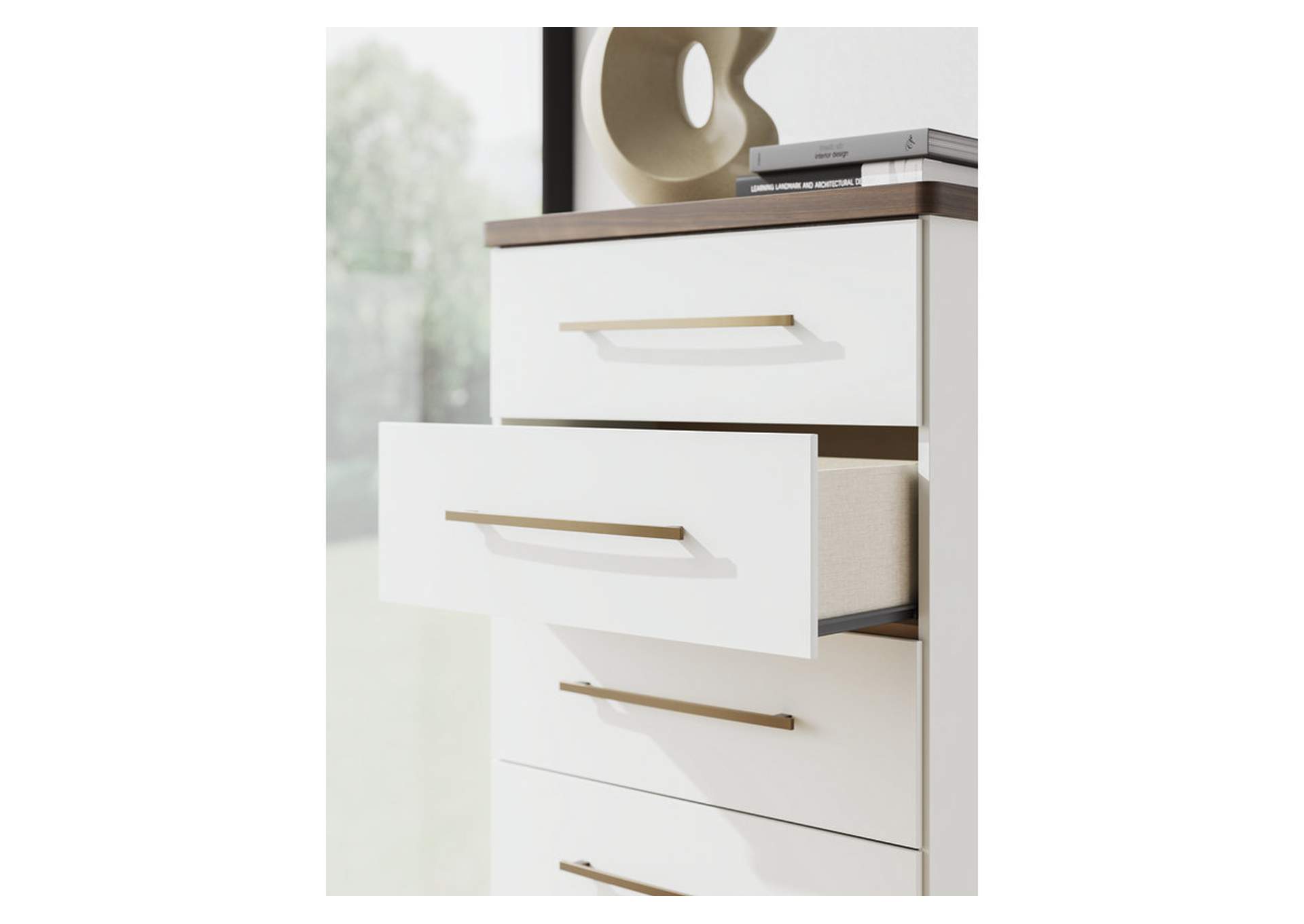 Kendanport Chest of Drawers image 10