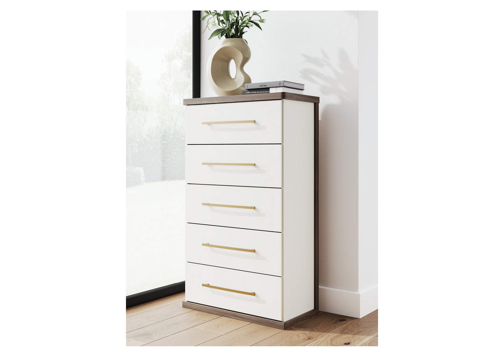 Kendanport Chest of Drawers image 2
