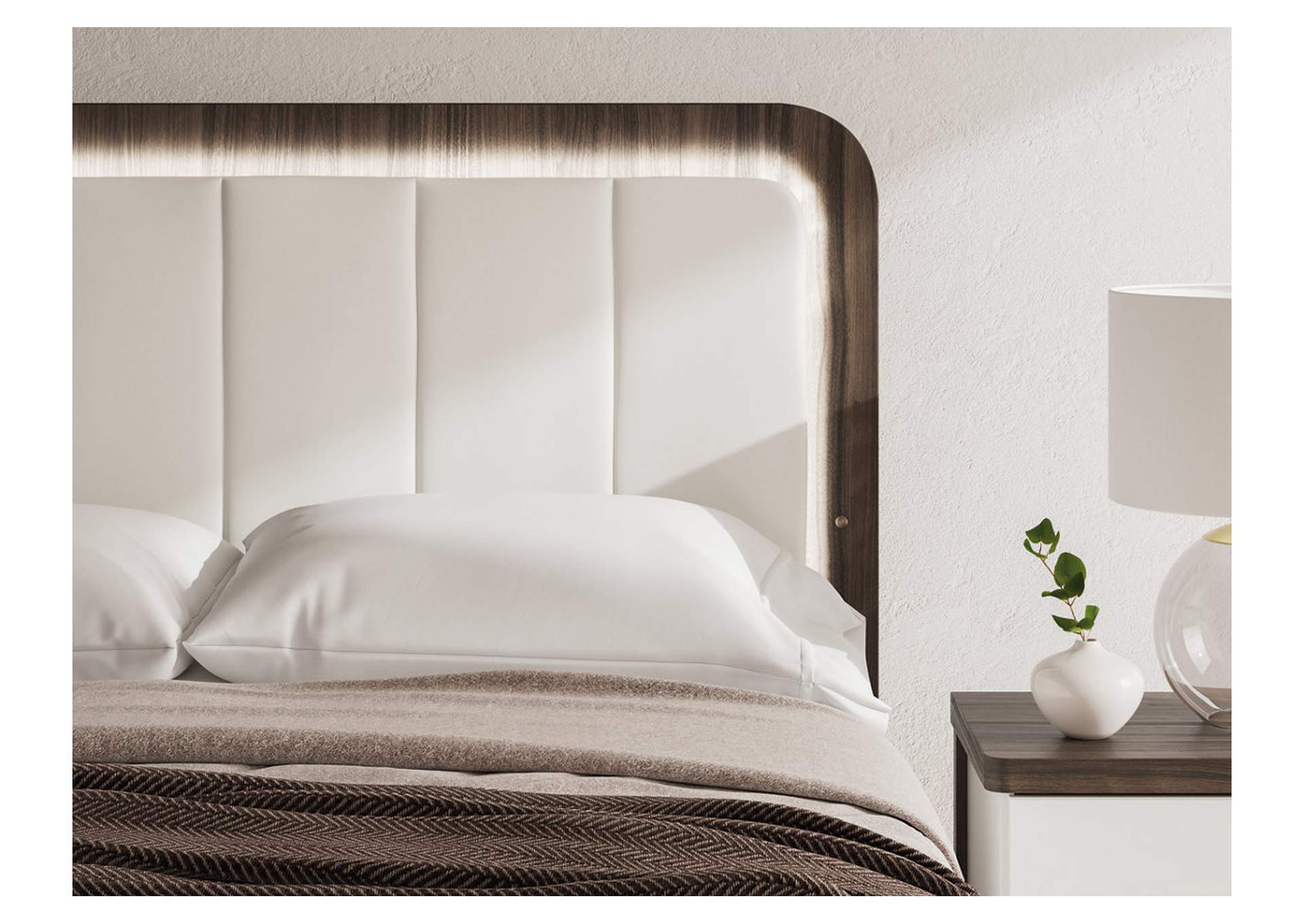 Kendanport Queen Upholstered Bed image 11