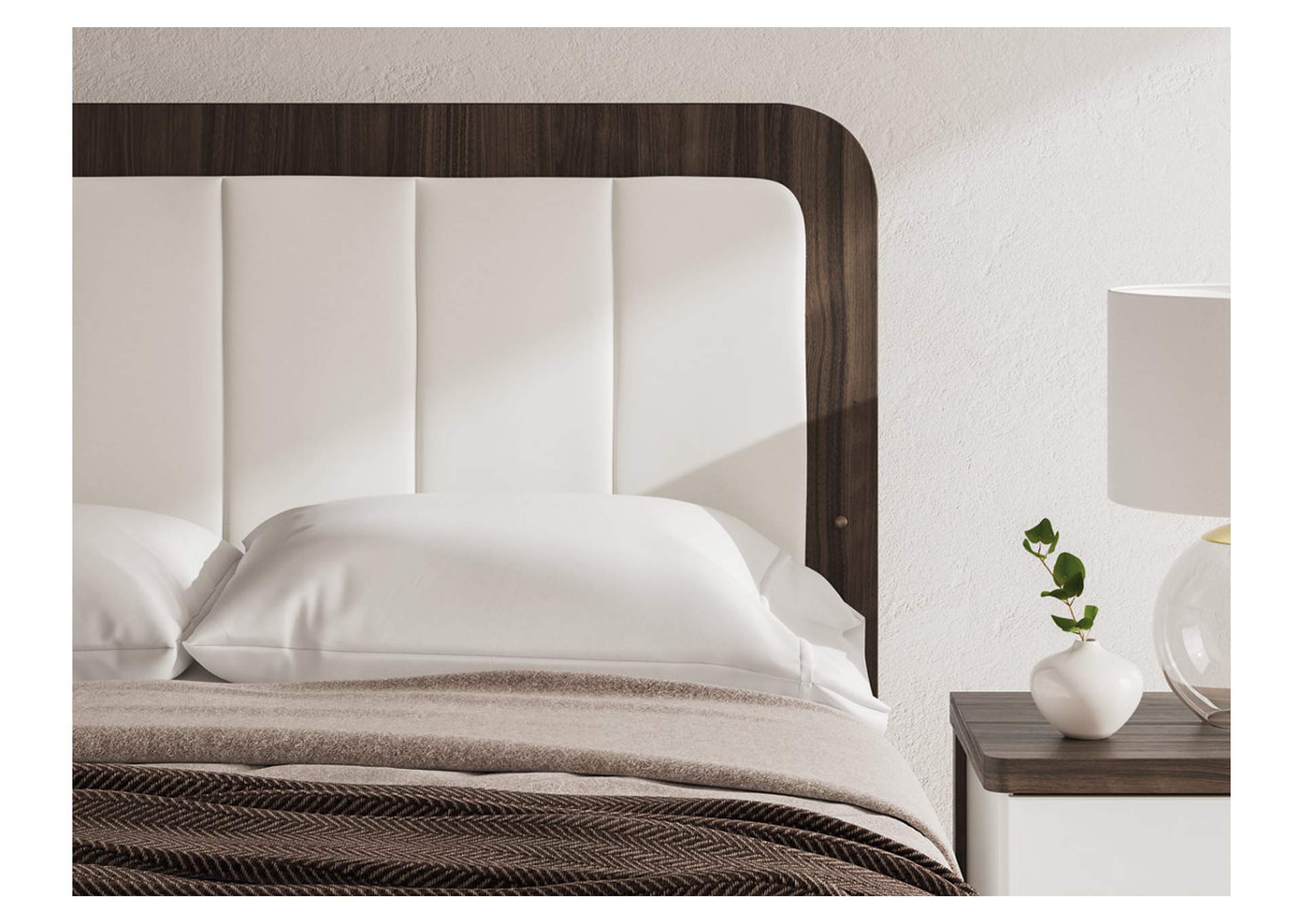 Kendanport Queen Upholstered Bed image 10