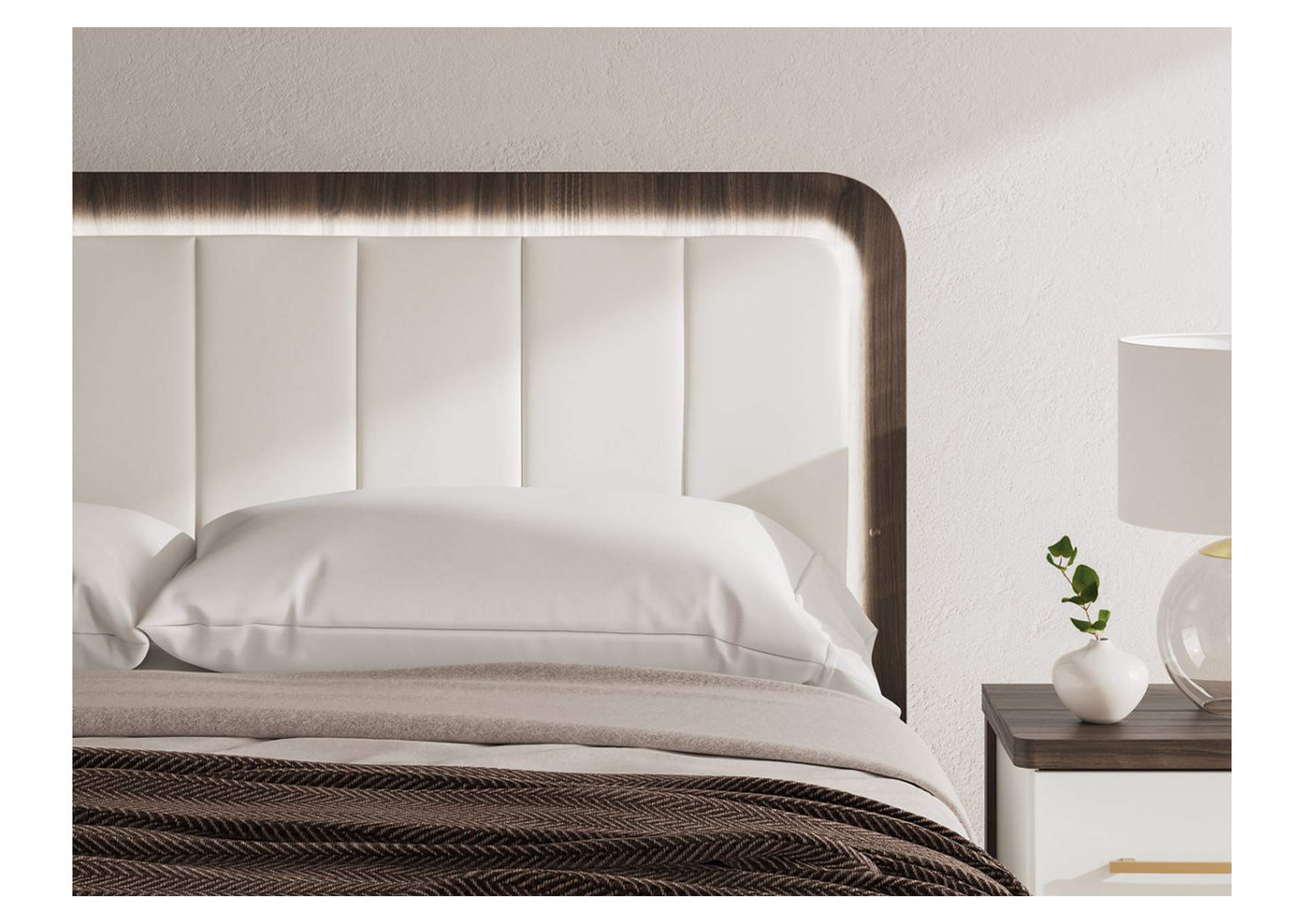 Kendanport King Upholstered Bed image 10
