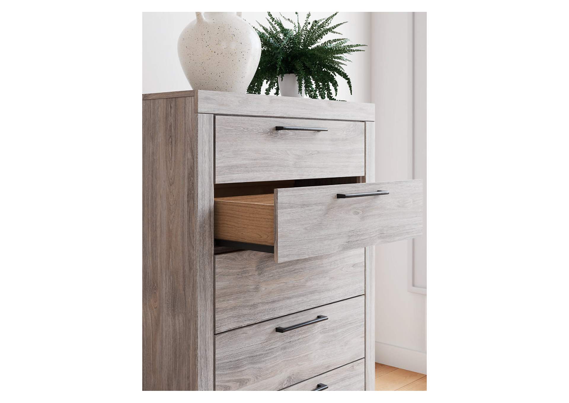 Broachmyn Chest of Drawers image 10