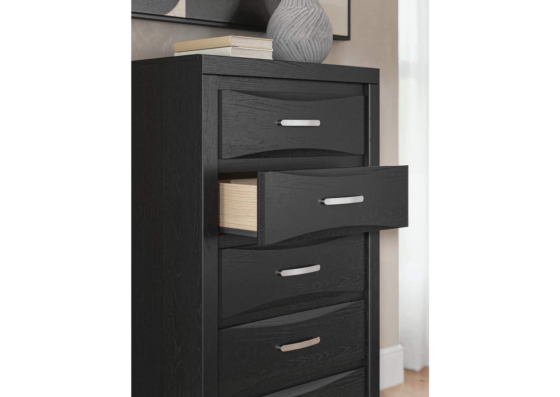 Stabotta Chest of Drawers image 10