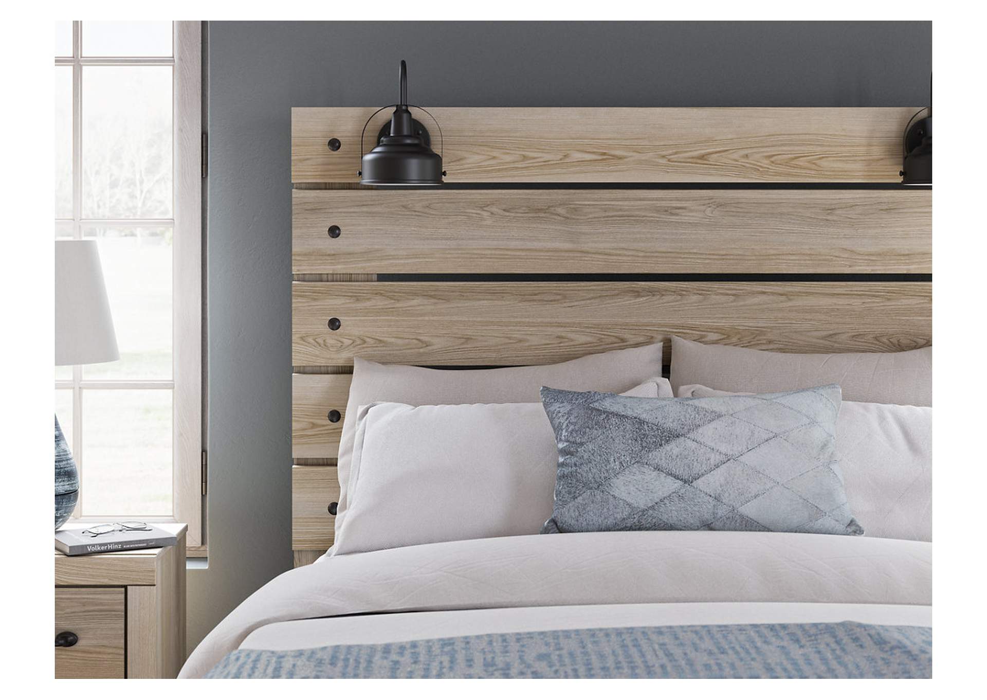 Senbry Queen Panel Headboard with Mirrored Dresser and 2 Nightstands