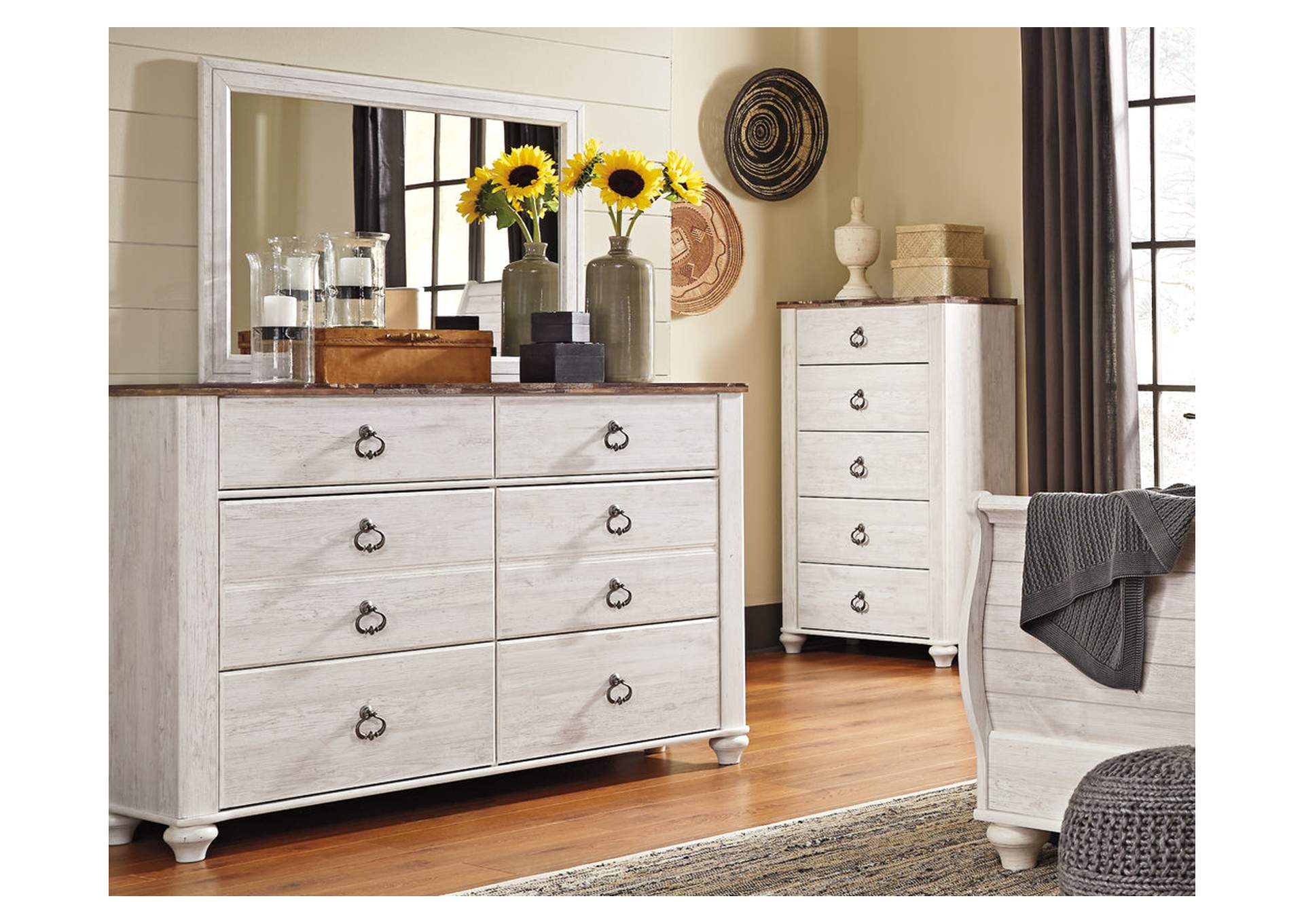 Willowton King Sleigh Bed, Dresser and Nightstand image 11