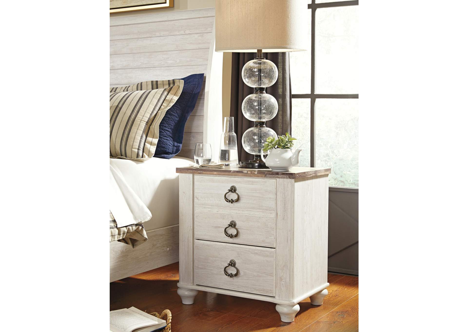 Willowton King Sleigh Bed with Mirrored Dresser and Nightstand image 4