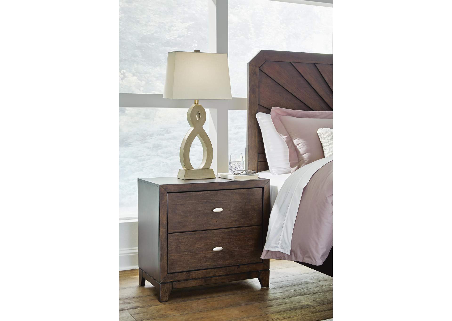 Tandisport King Panel Bed with Mirrored Dresser and Nightstand image 6