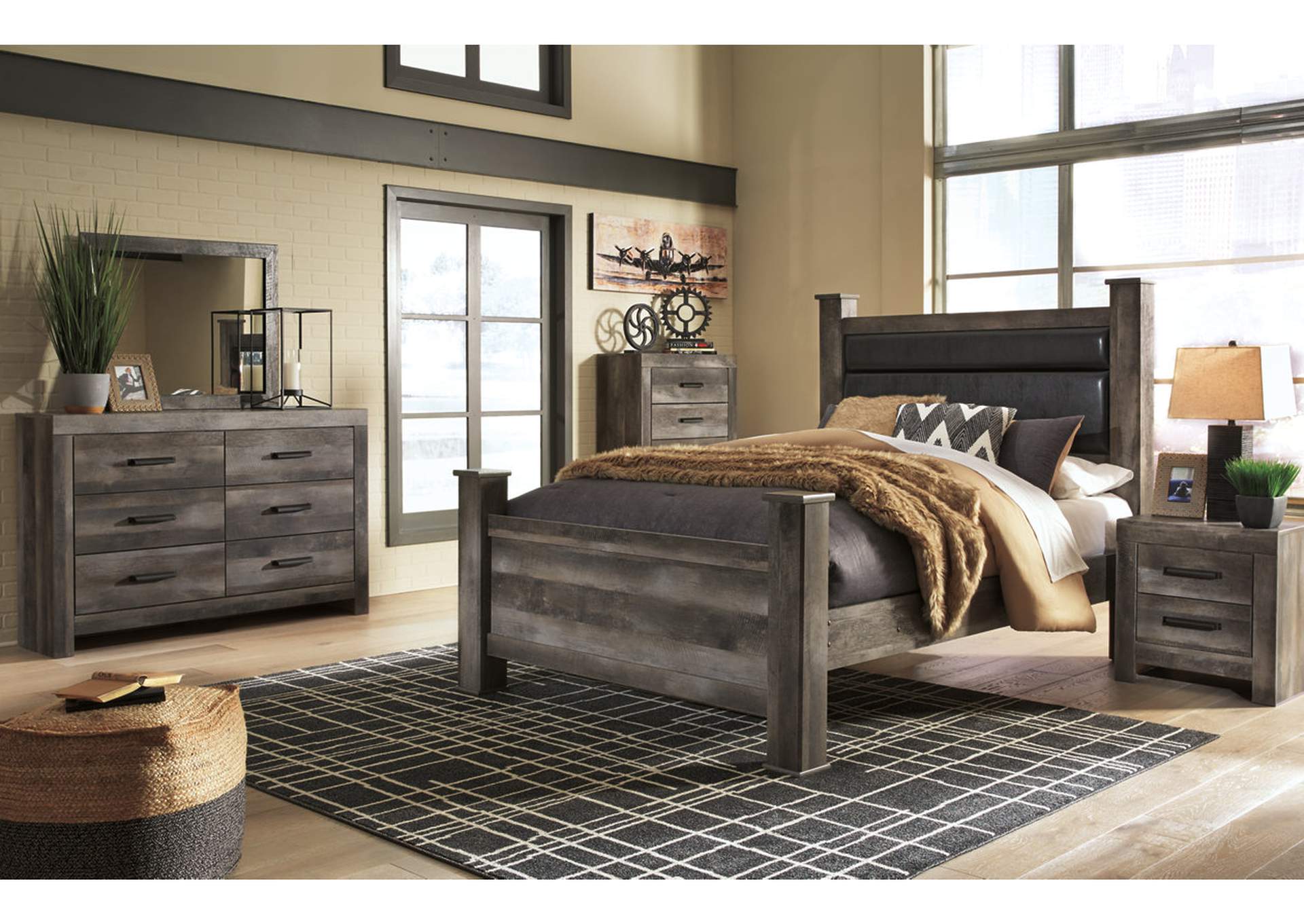 Wynnlow Queen Upholstered Poster Bed image 5