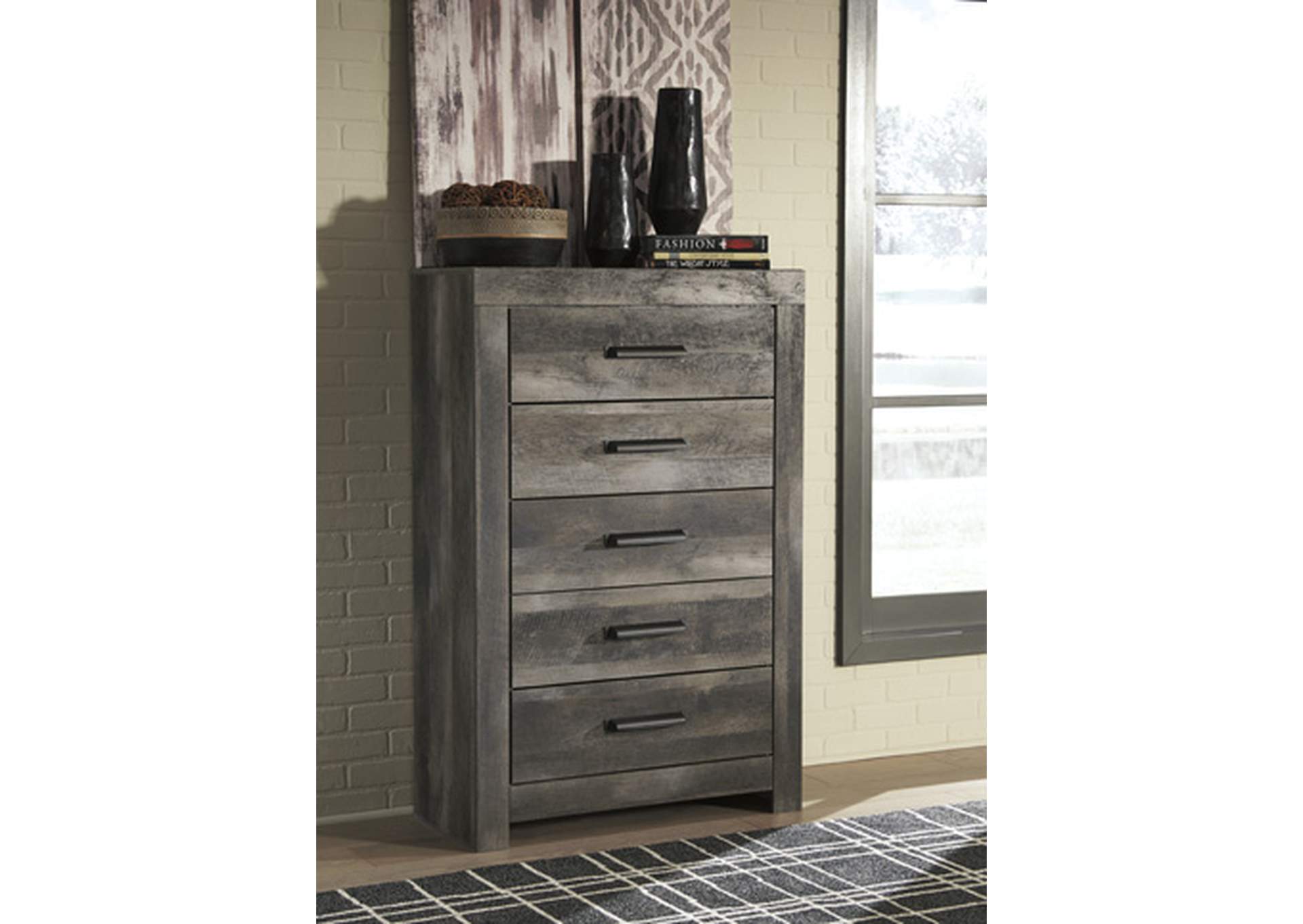 Wynnlow Chest of Drawers image 6