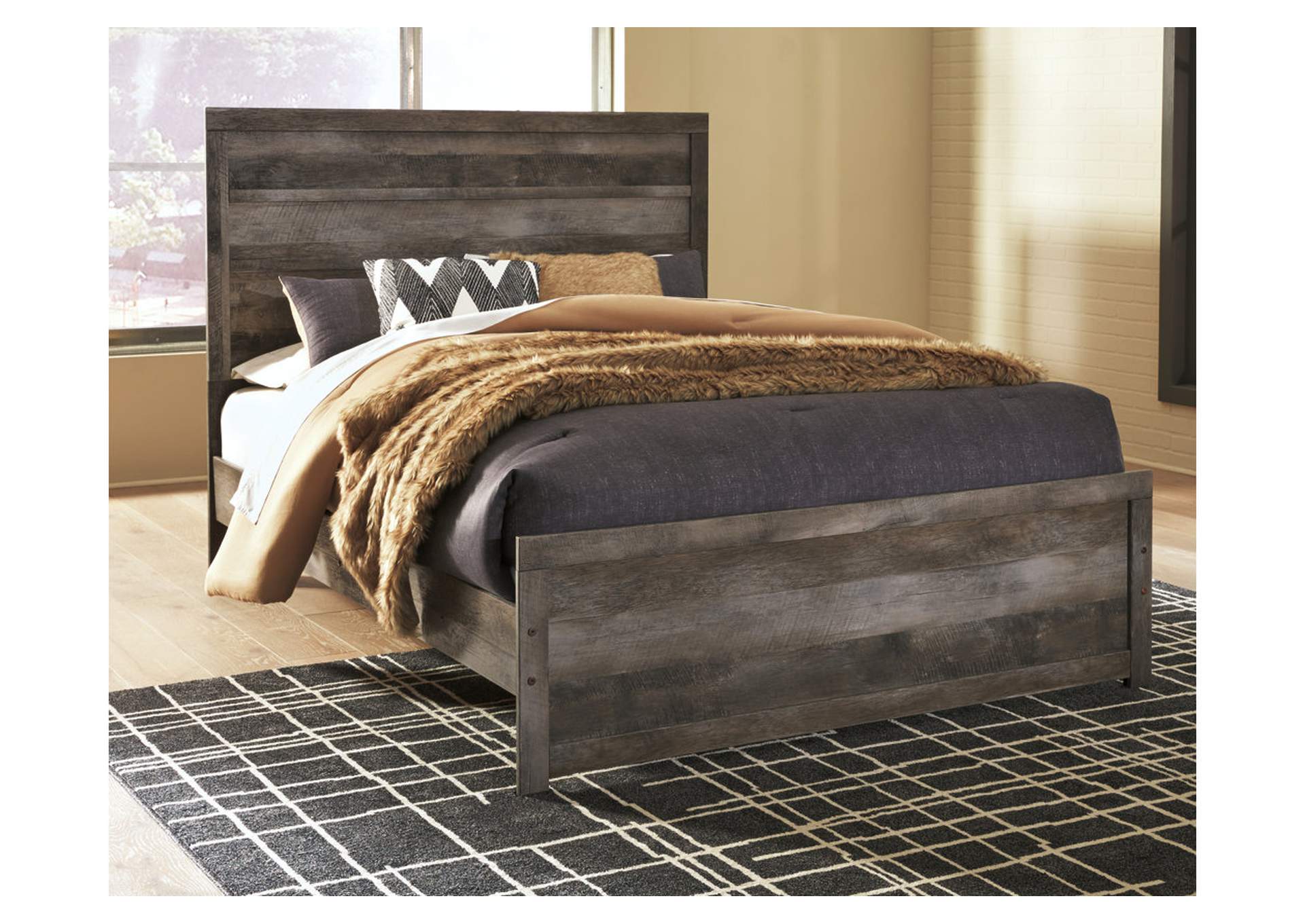 Wynnlow Queen Panel Bed with 2 Nightstands