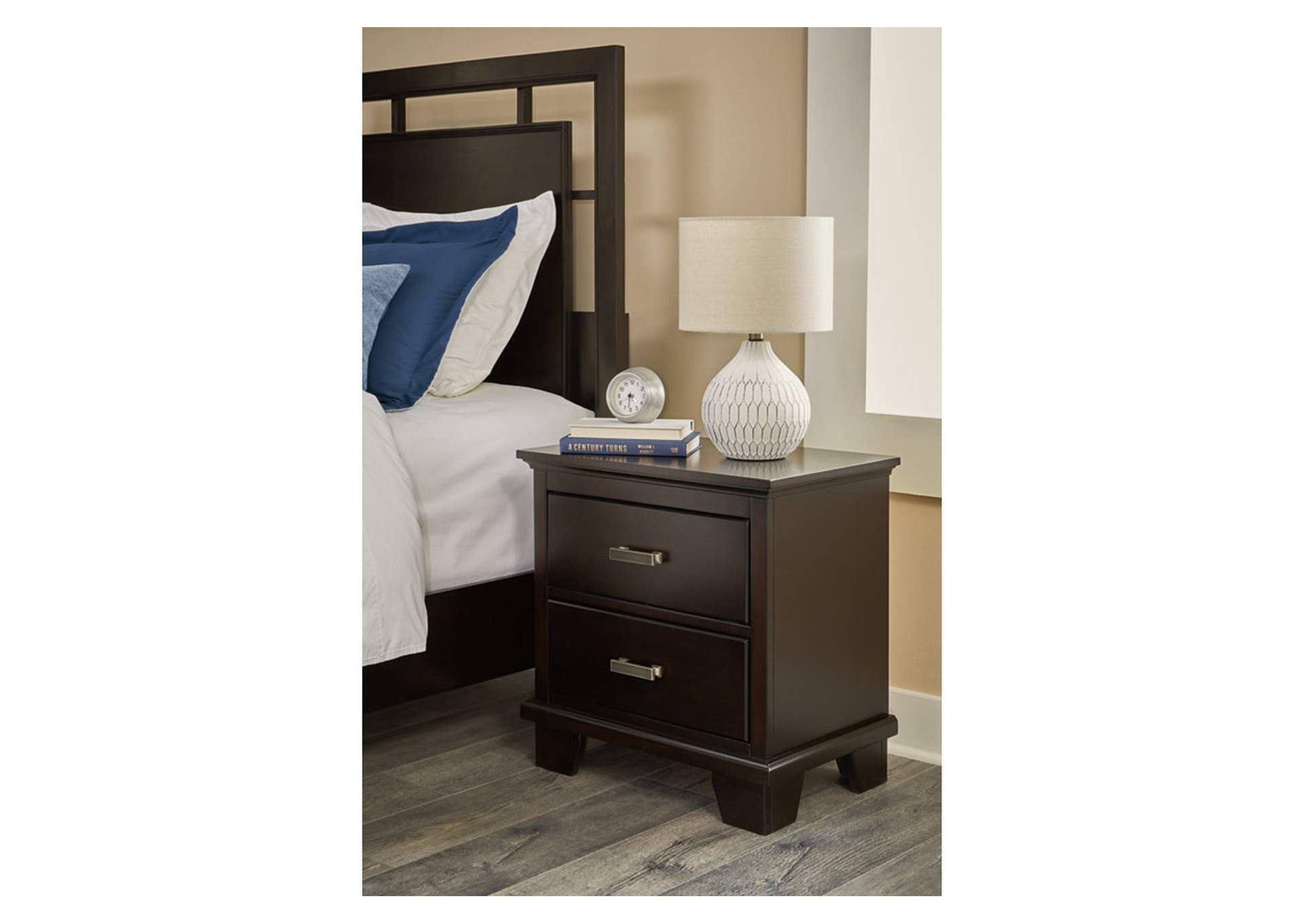 Covetown California King Panel Bed with Mirrored Dresser, Chest and Nightstand image 20