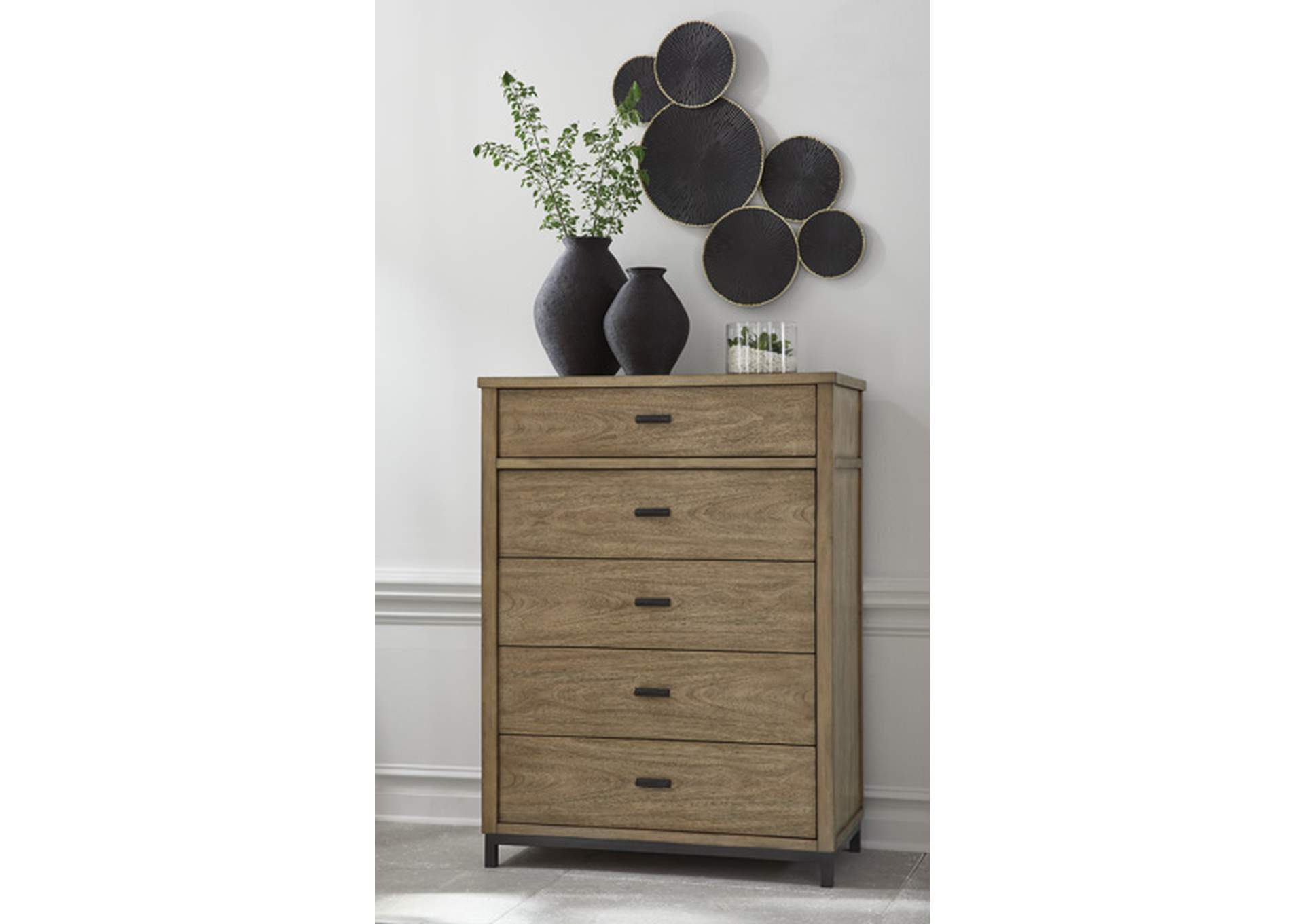 Tomtyn Chest of Drawers image 9