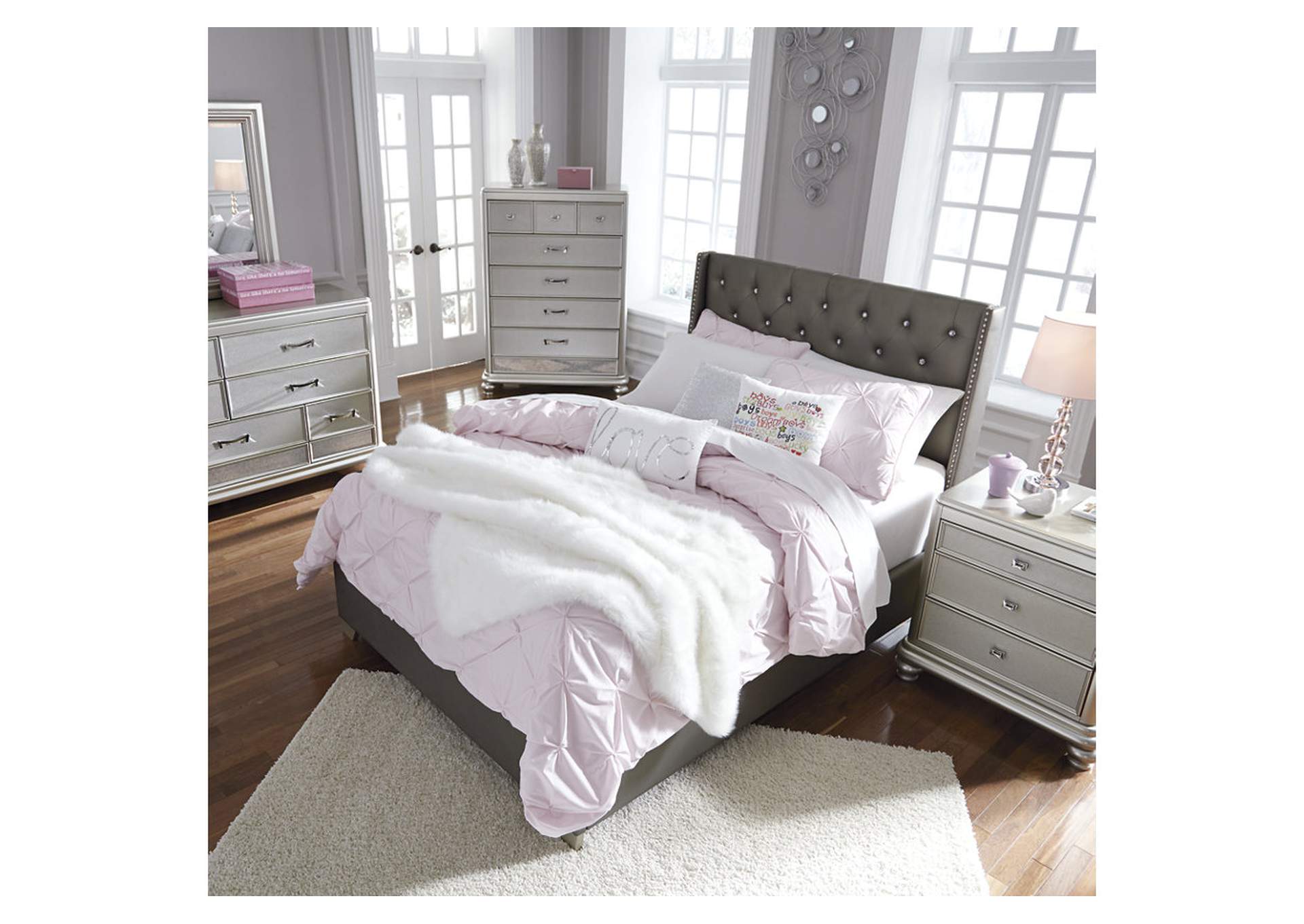 Coralayne Full Upholstered Bed