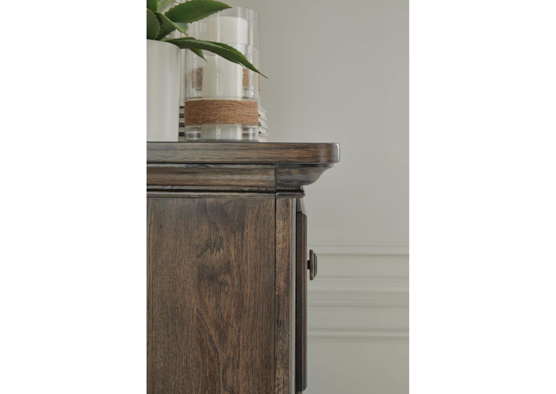 Veramond Chest of Drawers image 7