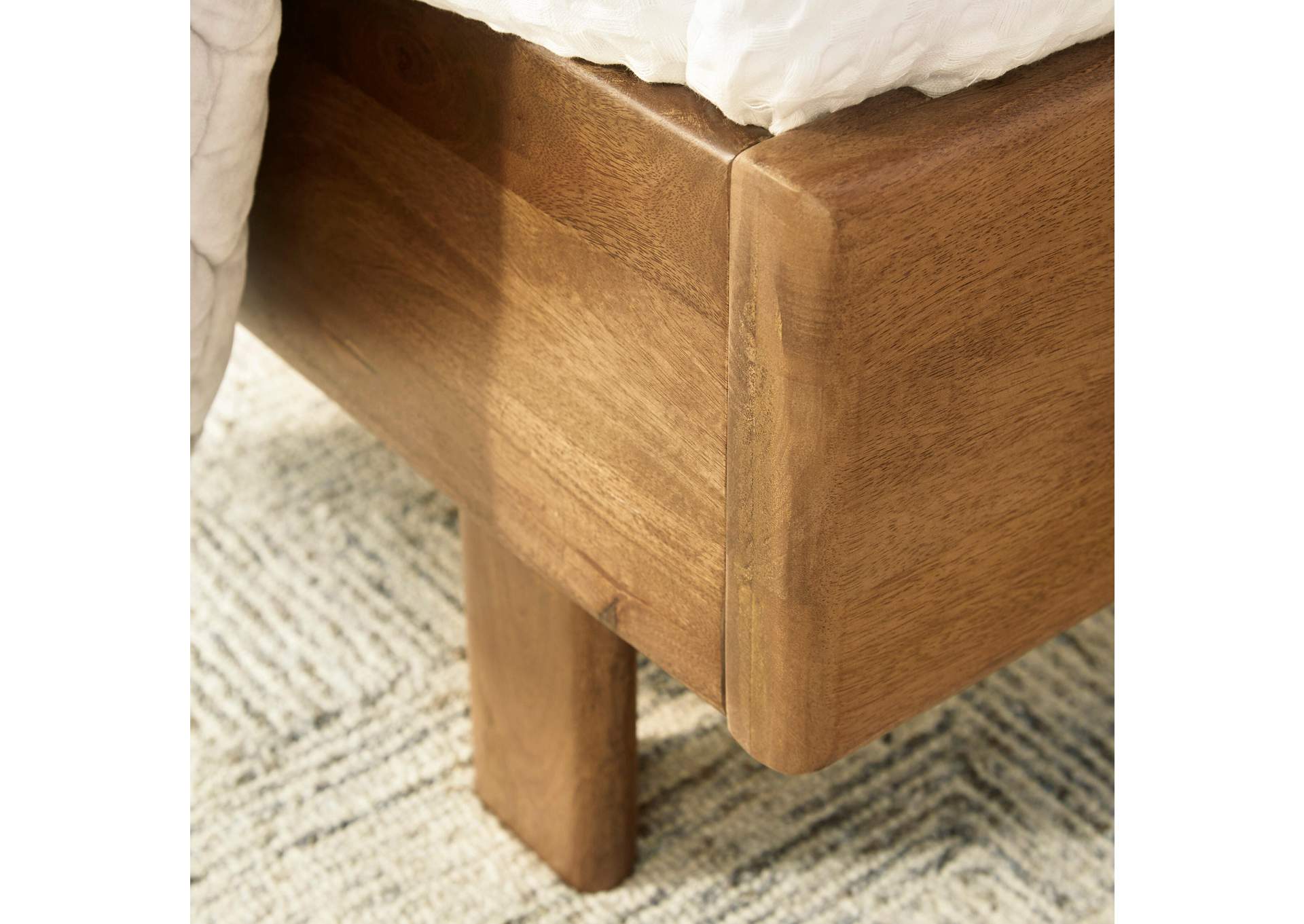 Isanti Queen Panel Bed image 7