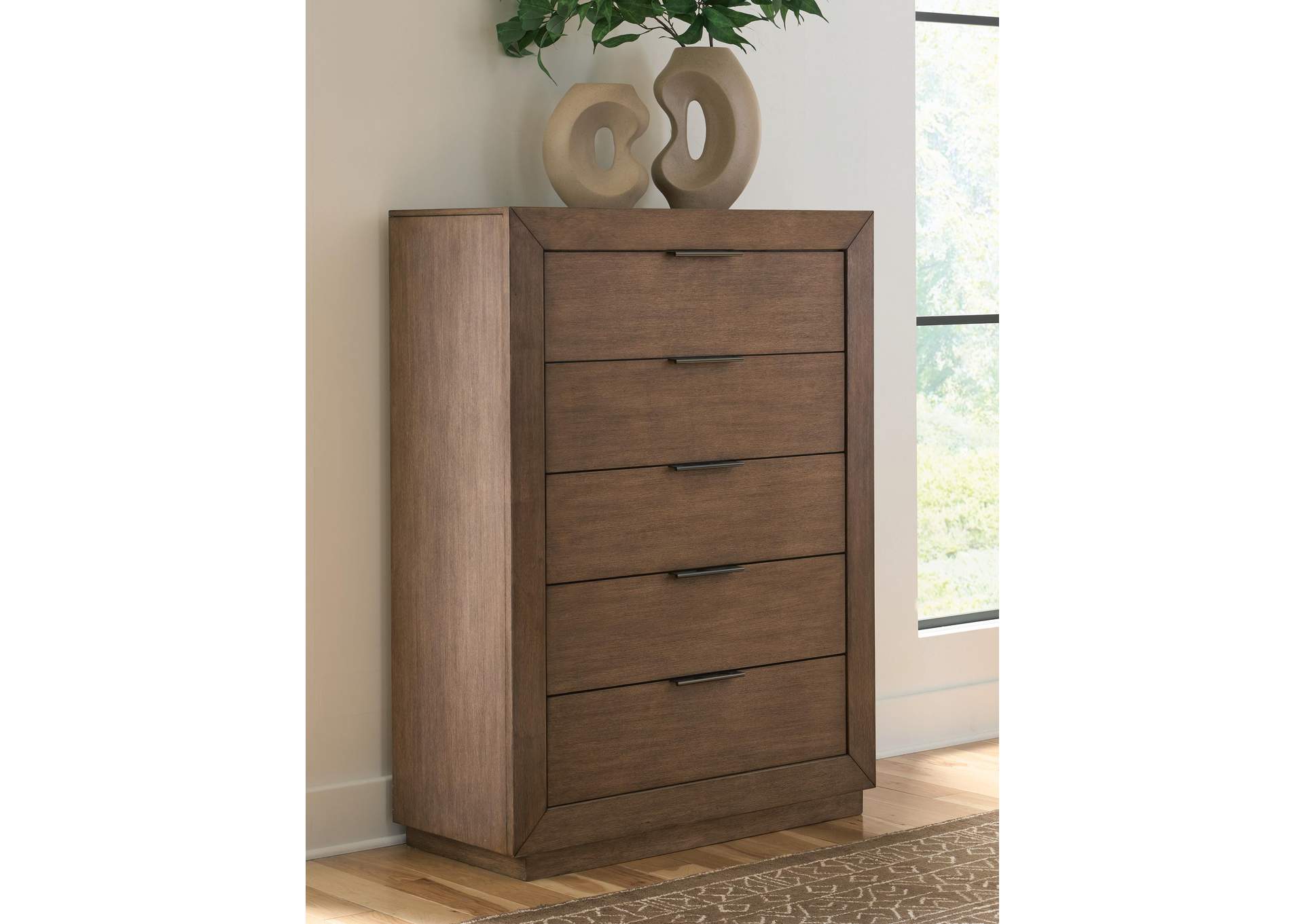 Hennington Chest of Drawers image 2