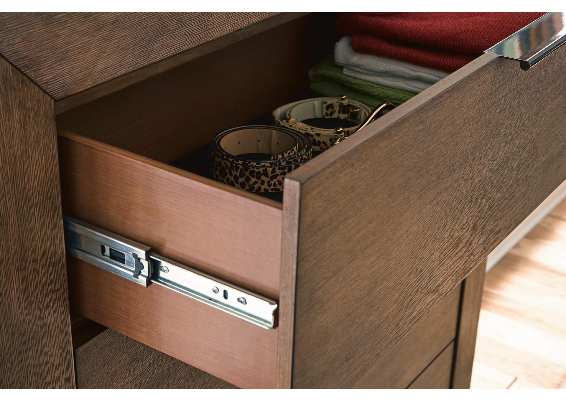 Hennington Chest of Drawers image 6