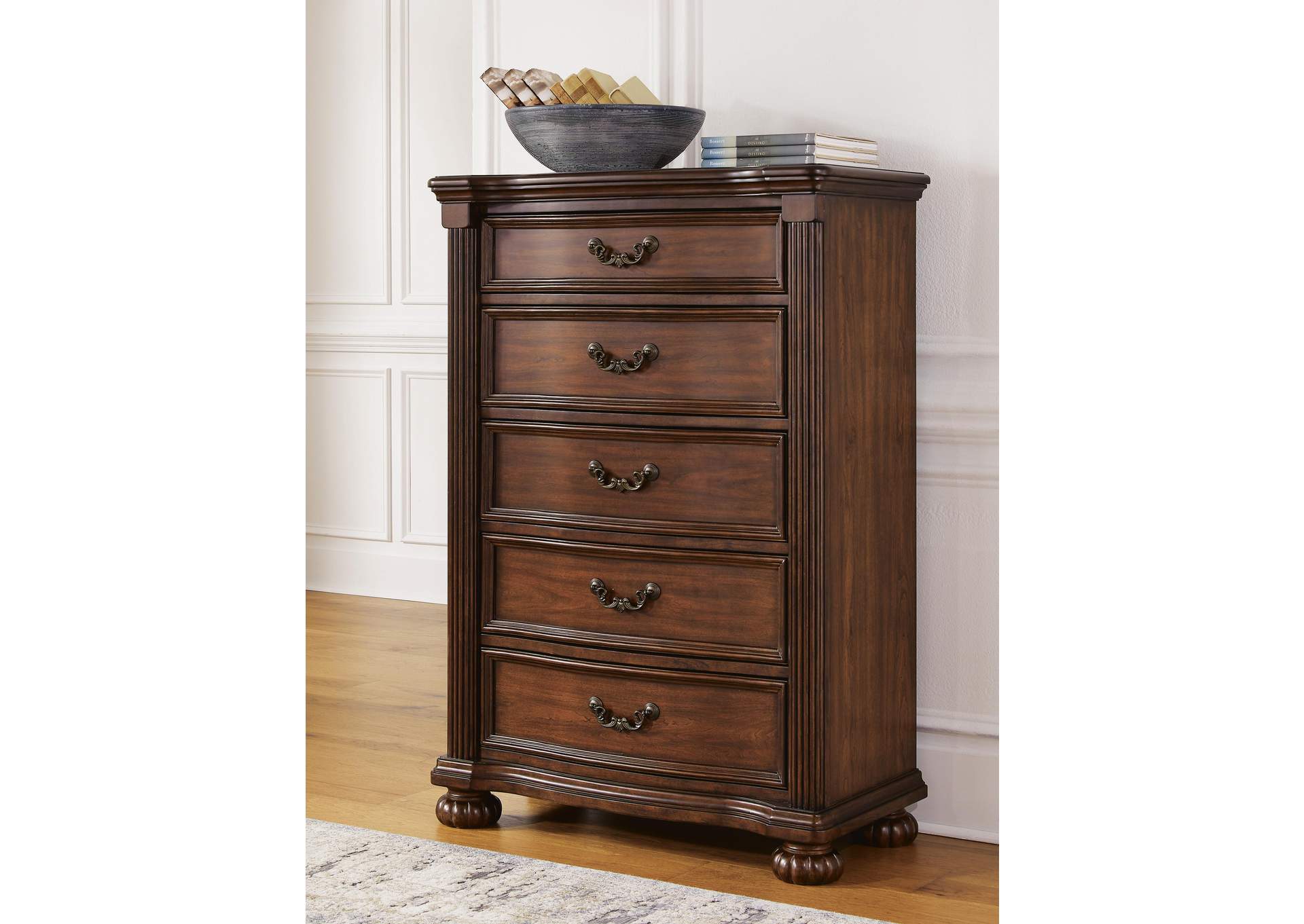 Lavinton Chest of Drawers image 12