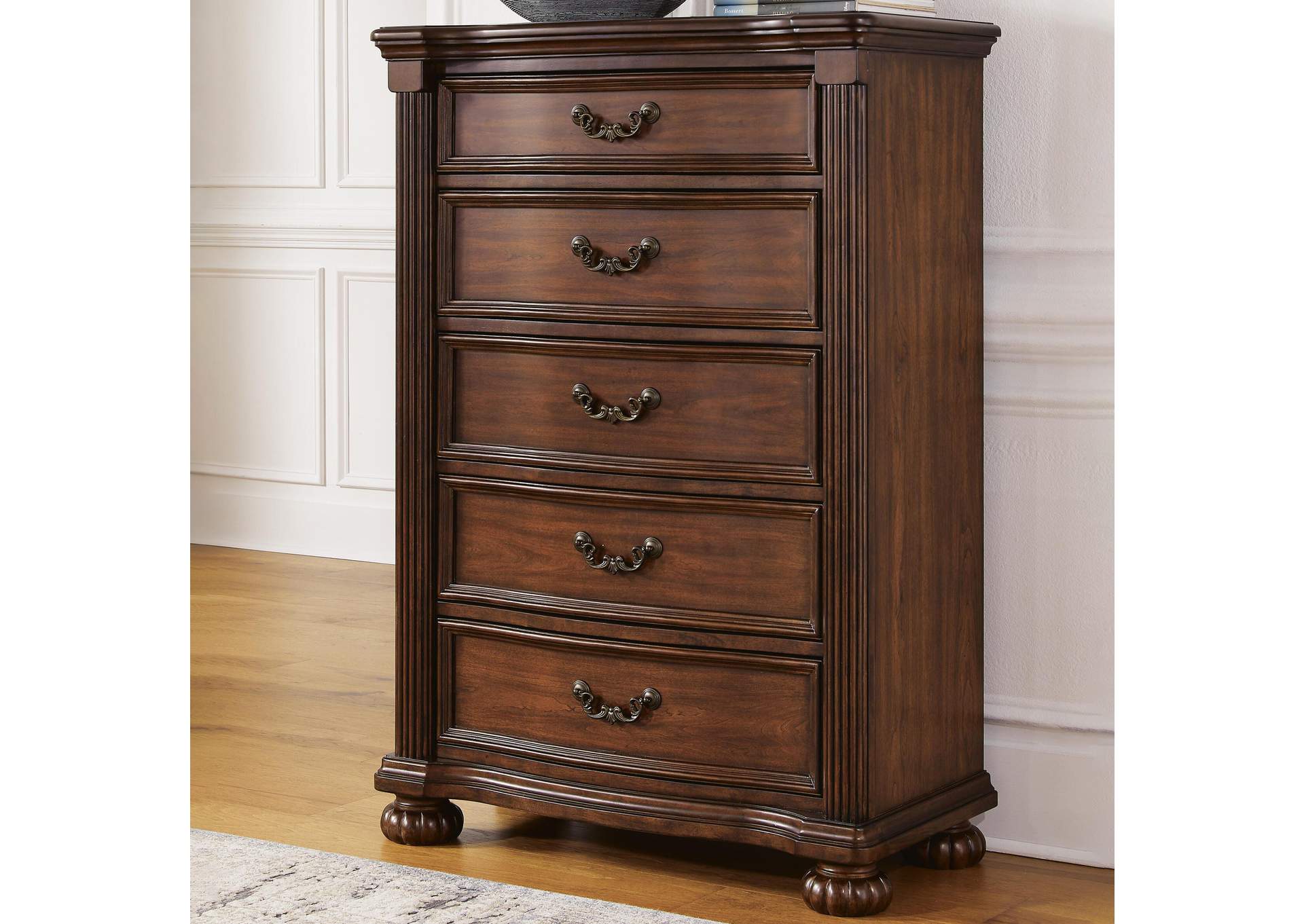 Lavinton Chest of Drawers image 3