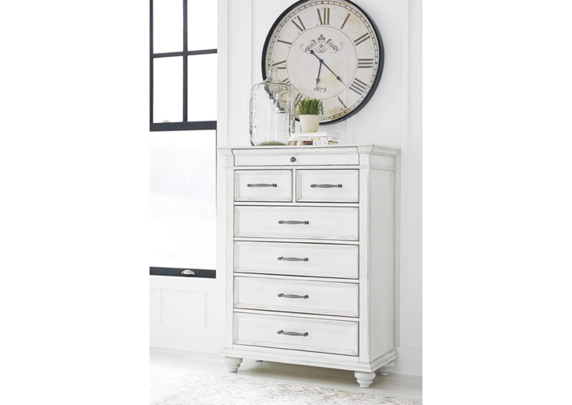 Kanwyn Chest of Drawers image 8