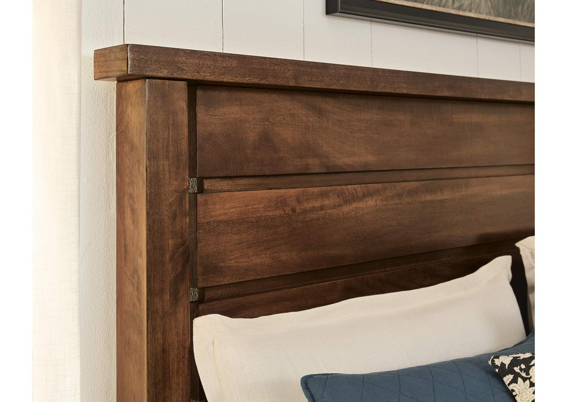 Kristiland Queen Panel Bed image 10