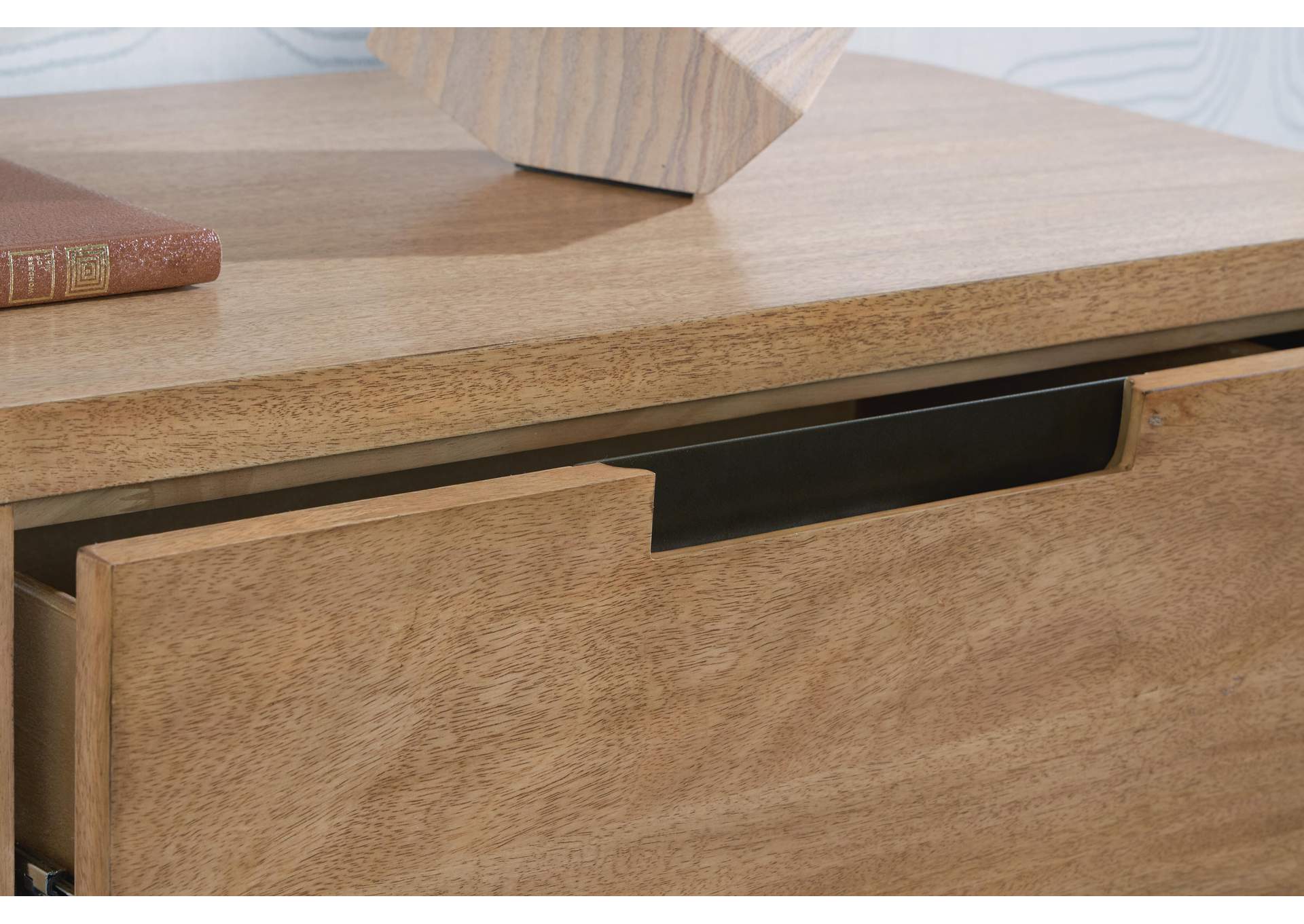 Pamaria Chest of Drawers image 6