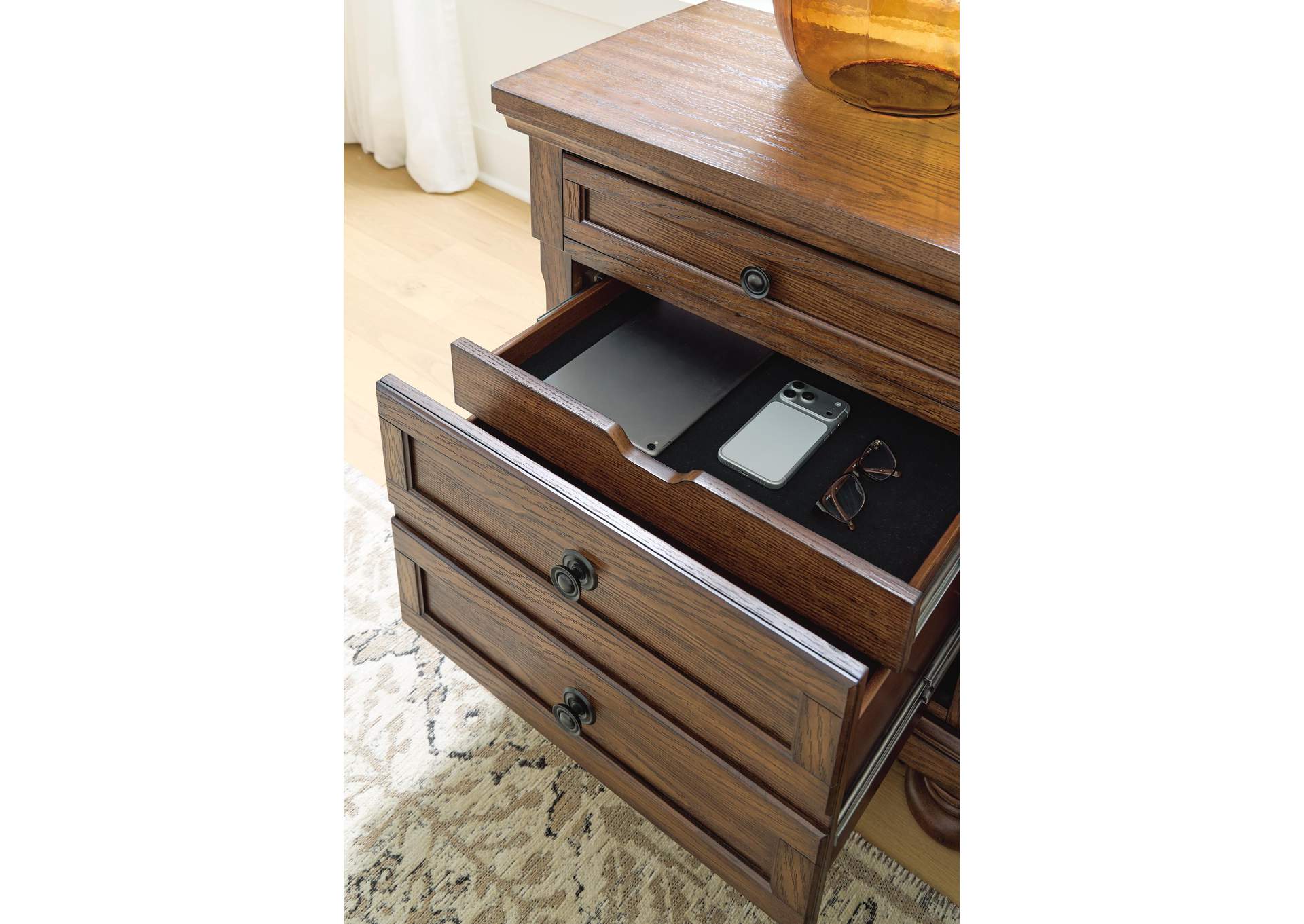 Zackaryn Nightstand image 6