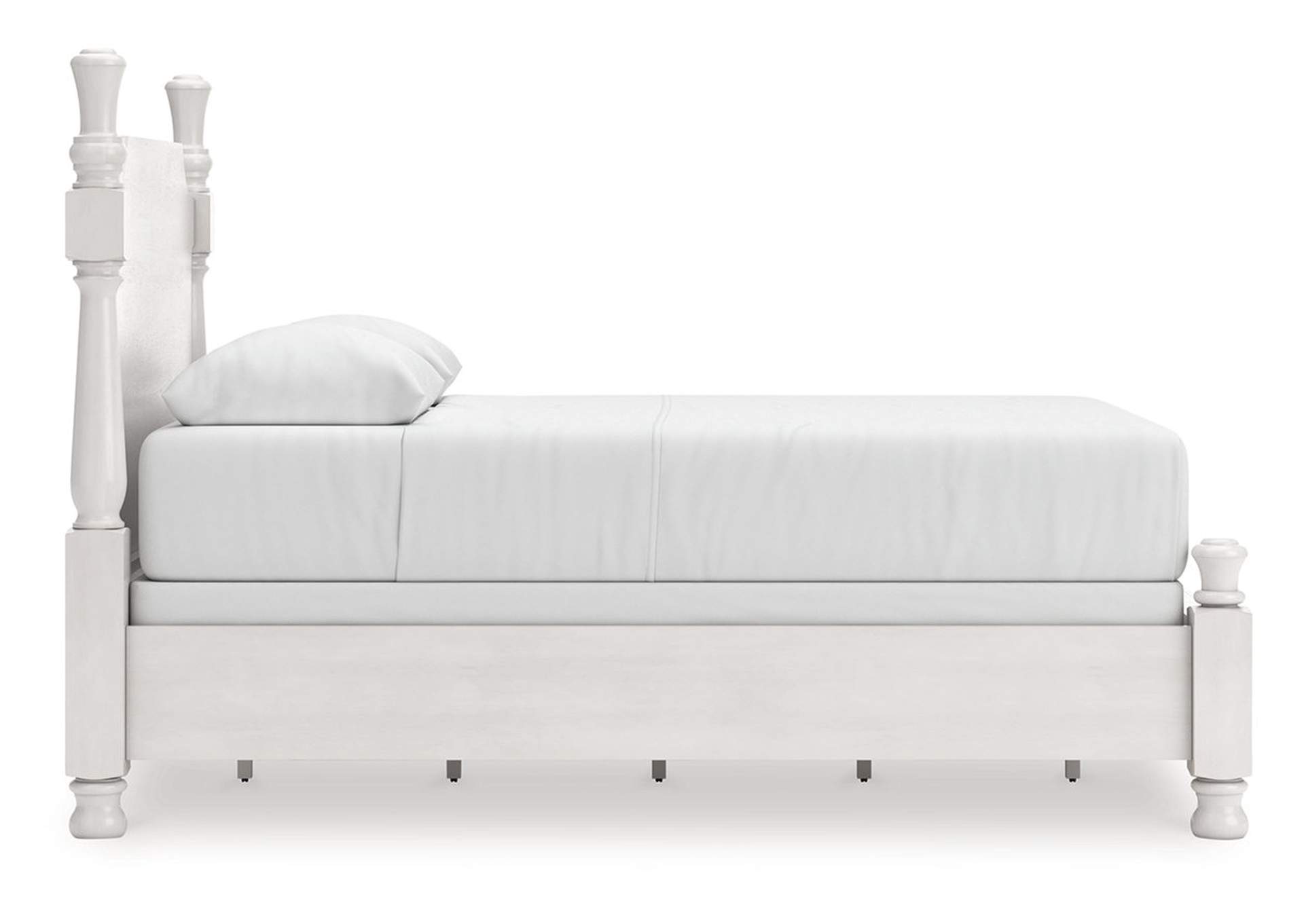 Chadworth Queen Poster Bed, Dresser and Mirror image 11