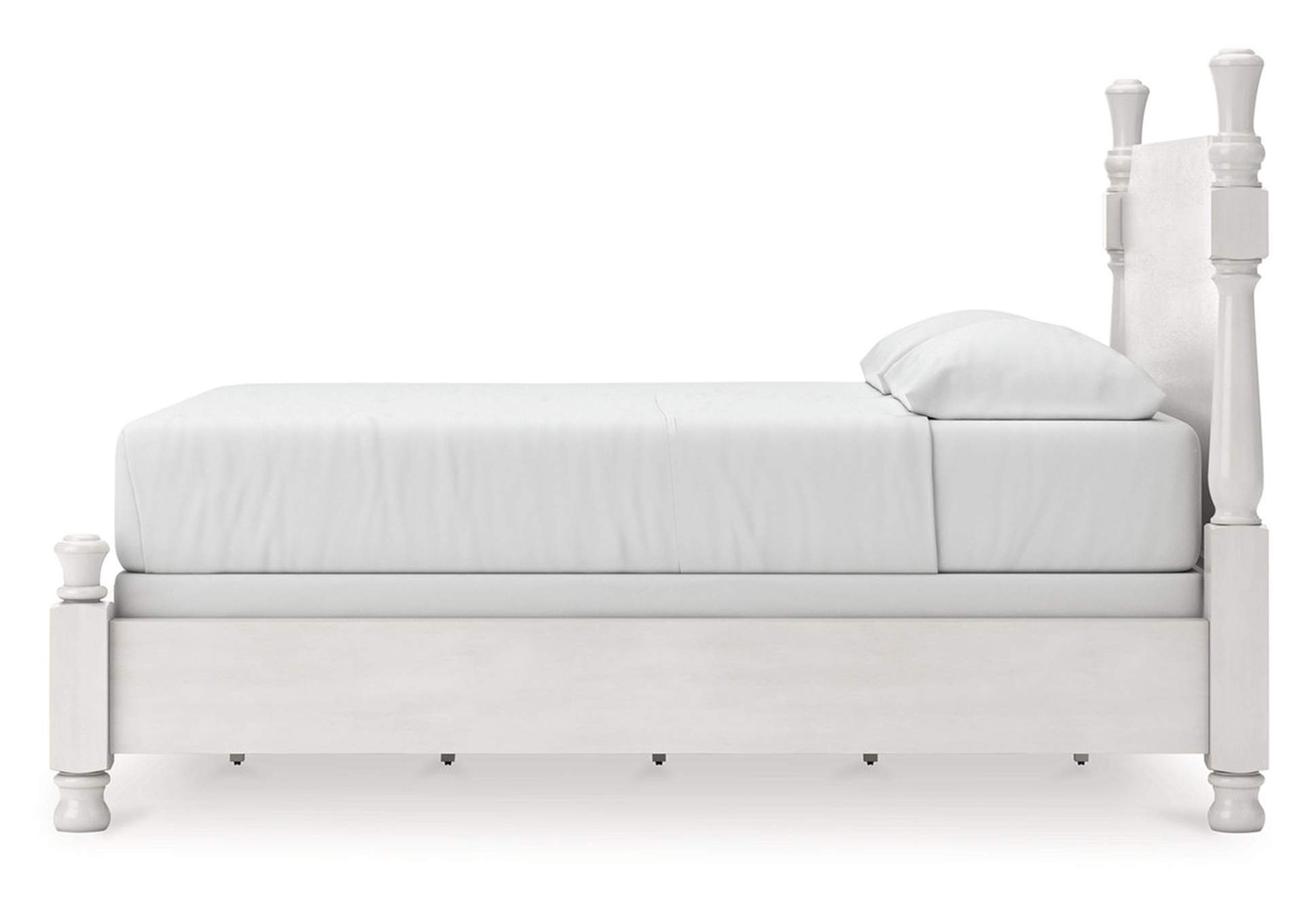 Chadworth California King Poster Bed, Dresser, Mirror and Nightstand image 16